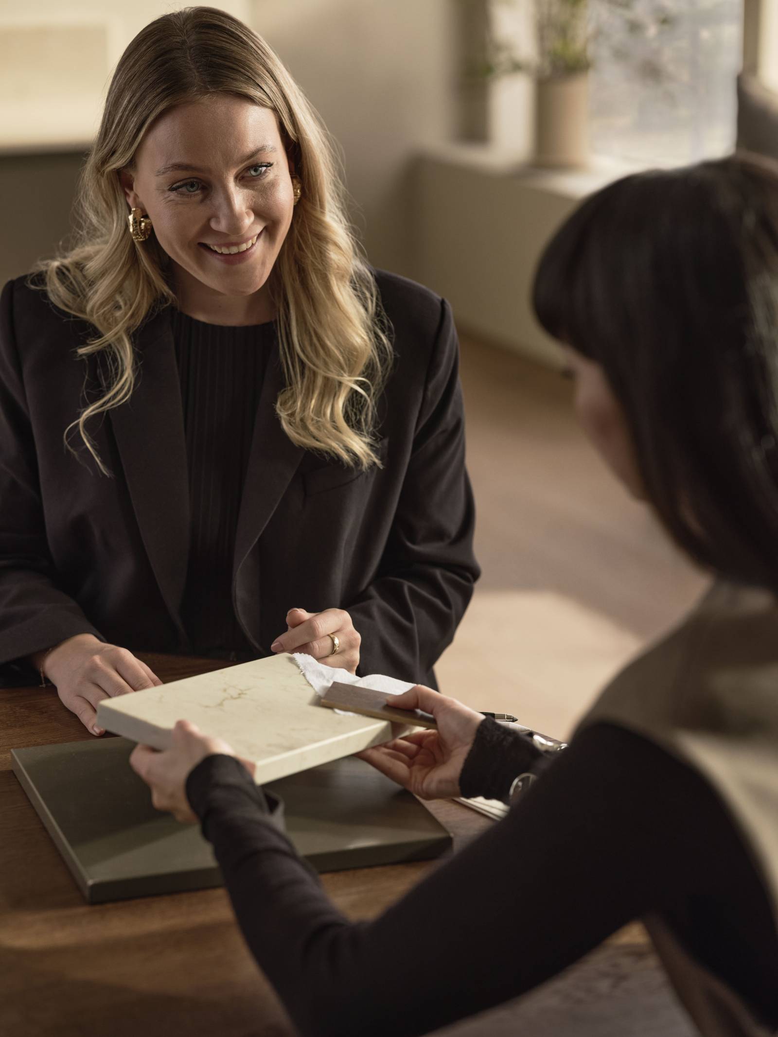 Lämmin minimalismi - Ideointia keittiösuunnittelijan kanssa.