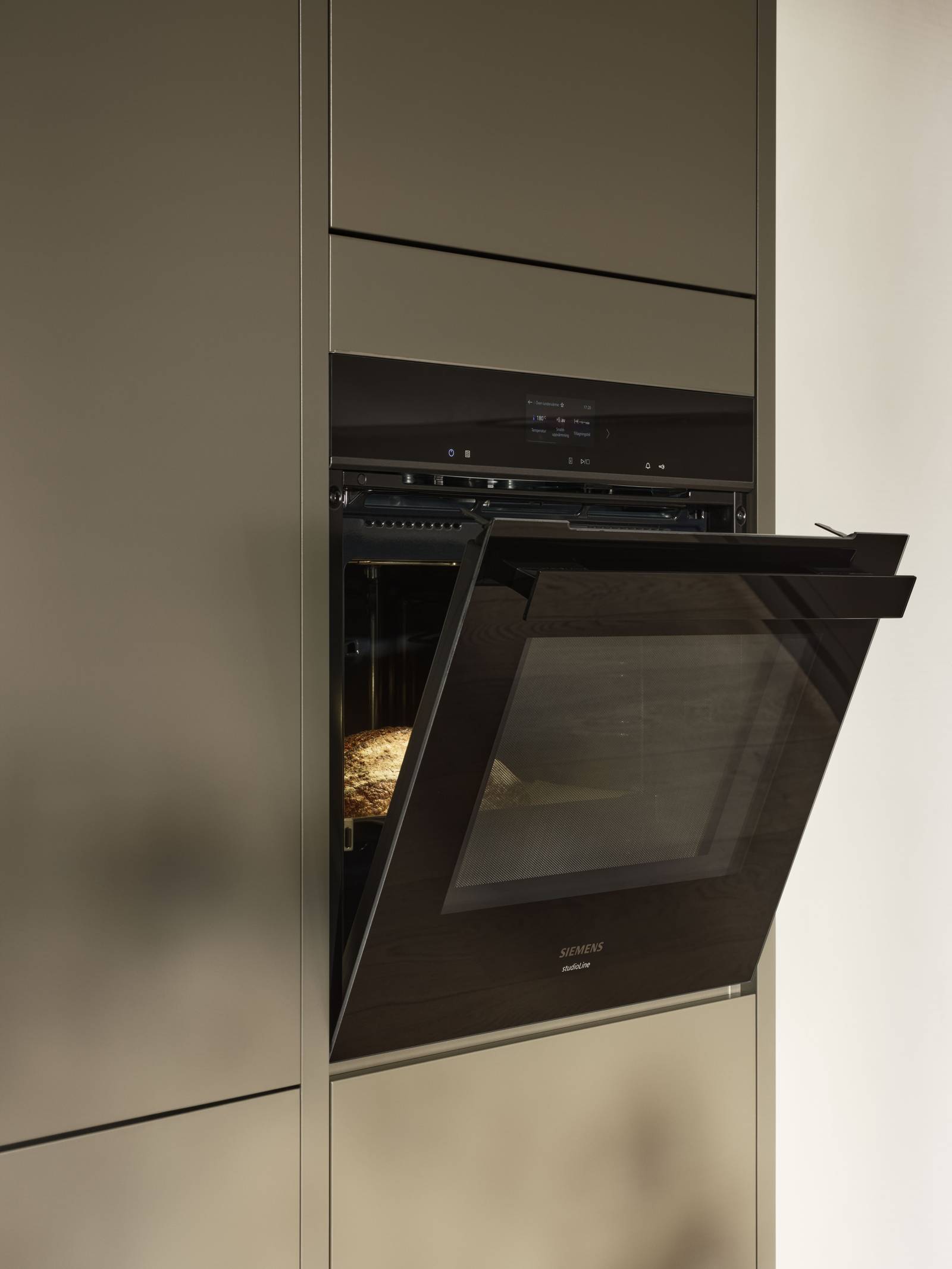 Varm minimalisme integreret ovn fra Siemens