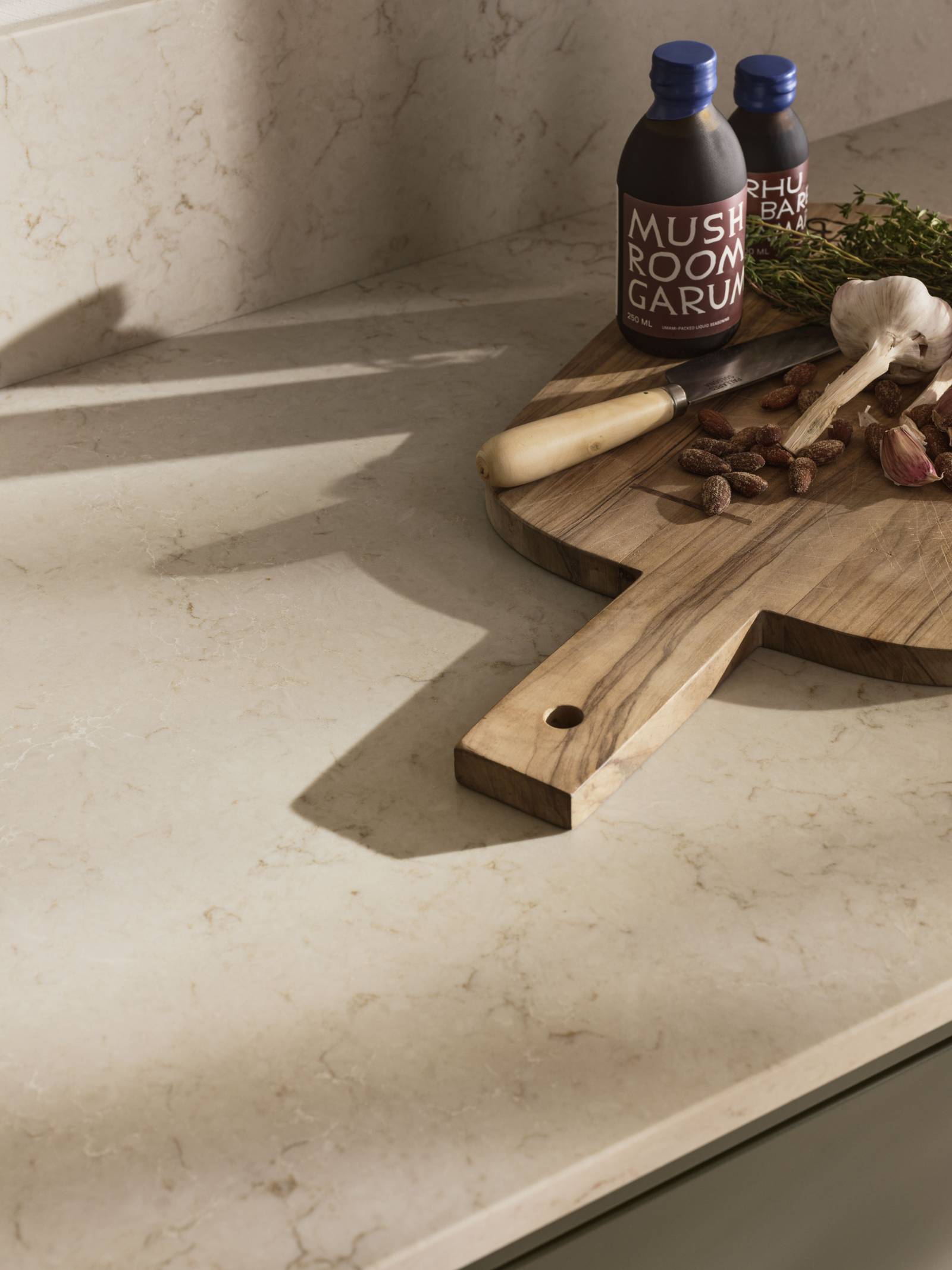 I samarbeid med designeren Lotta Agaton har vi skapt kjøkkenkonseptet Varm minimalisme – en skandinavisk tolkning av minimalisme som forener enkelhet, kreativitet og varme i en tidløs stil.