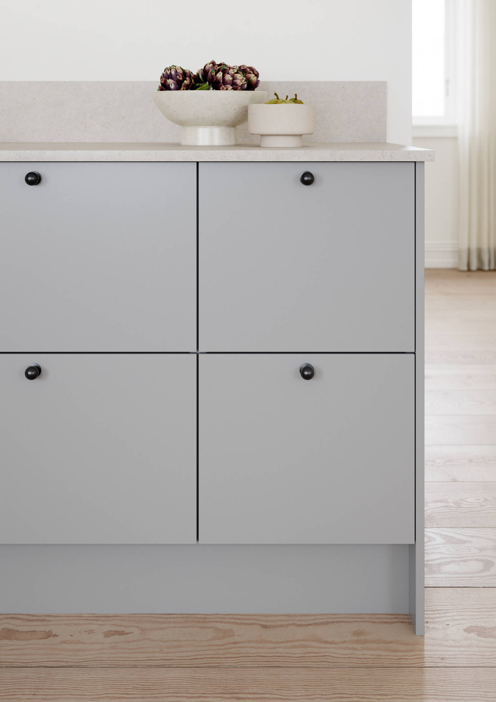 Vidde har et tidløst og minimalistisk design. Modellens enkel og rene formspråk gjør den velegnet for høye skapløsninger som gir god plassutnyttelse.