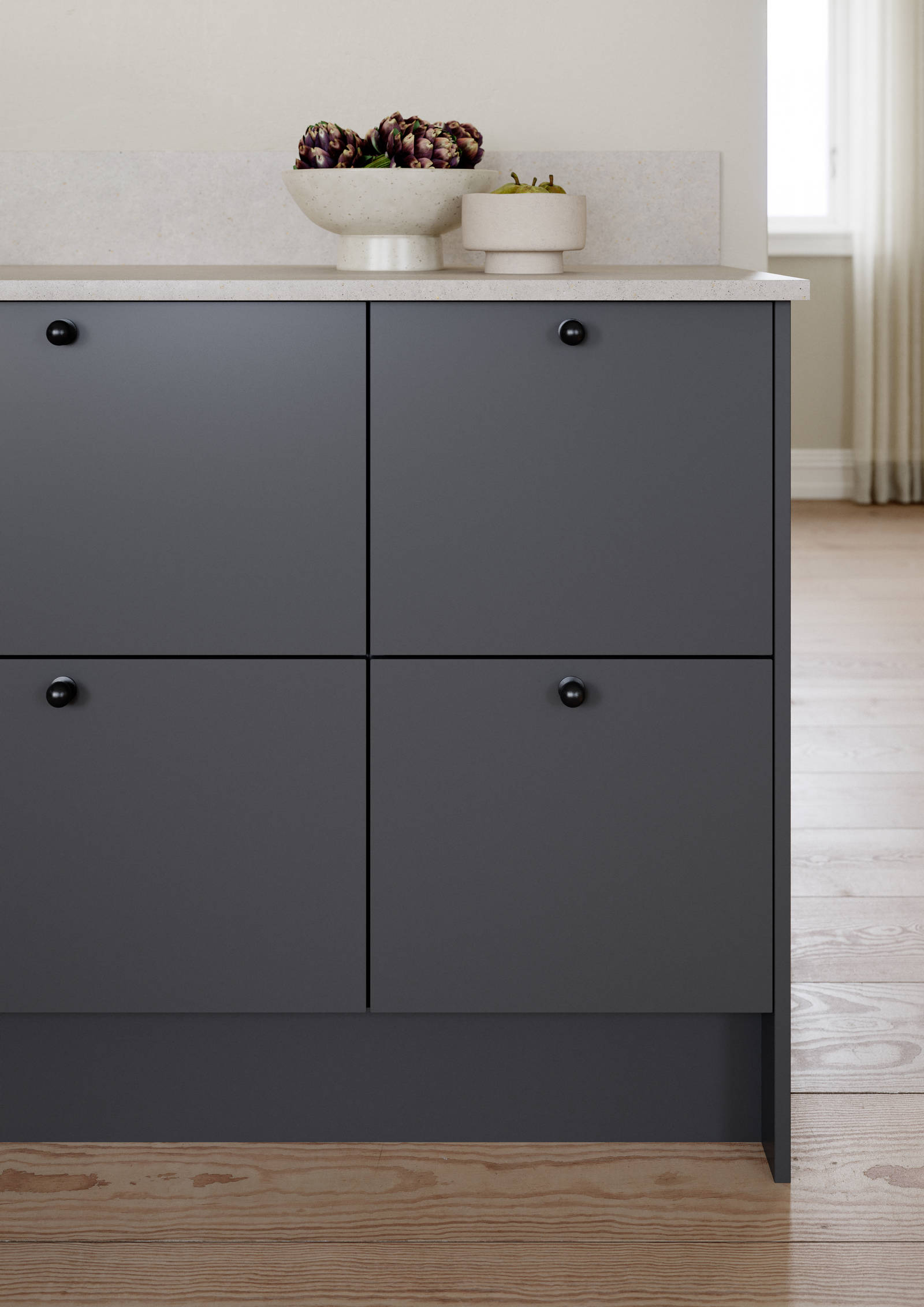 Vidde har et tidløst og minimalistisk design. Modellens enkel og rene formspråk gjør den velegnet for høye skapløsninger som gir god plassutnyttelse.