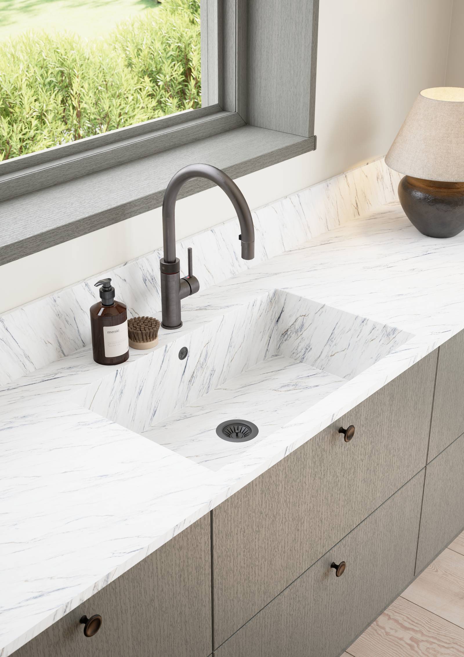 Favn er et kvalitetskjøkken inspirert av naturen. En vakker front i stående finer som gir hele kjøkkenet liv.