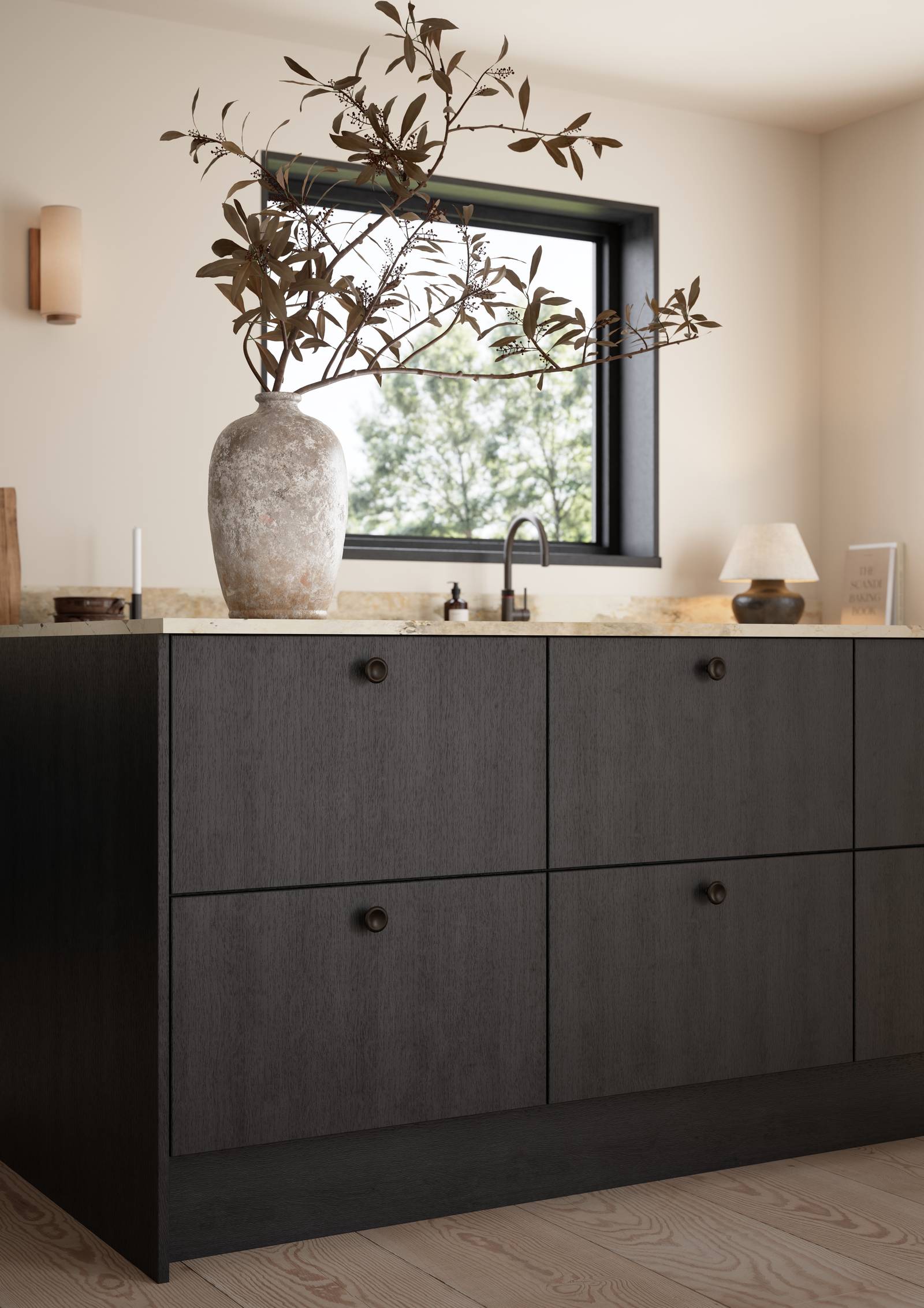 Favn er et kvalitetskjøkken inspirert av naturen. En vakker front i stående finer som gir hele kjøkkenet liv.