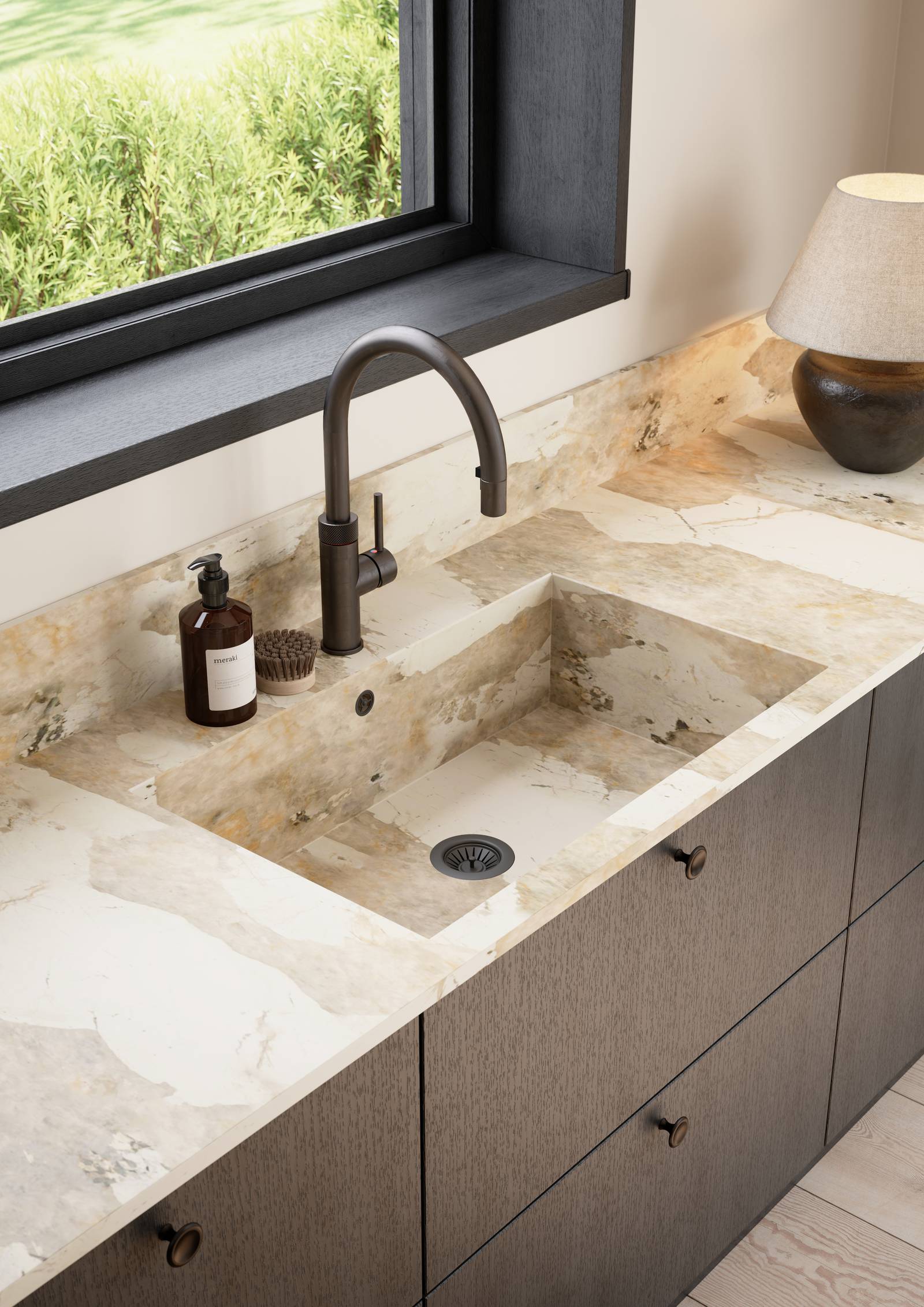 Favn er et kvalitetskjøkken inspirert av naturen. En vakker front i stående finer som gir hele kjøkkenet liv.