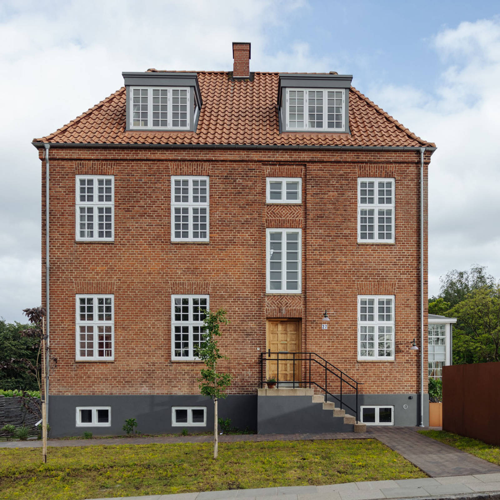 Køkkenet i den 100 år gamle patriciervilla flyttede ind i spisestuen