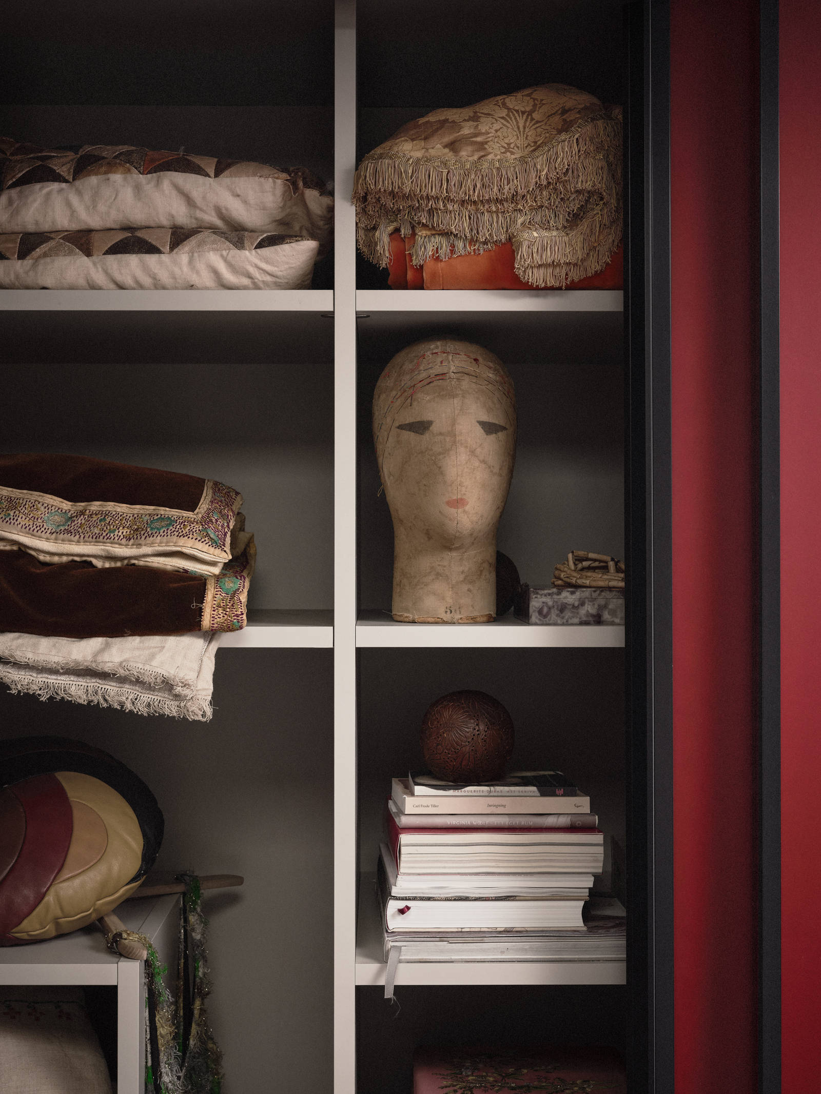 Garderober från Marbodal i ett hemma hos-reportage hos inredningsdesignern Marie Olsson Nylander.