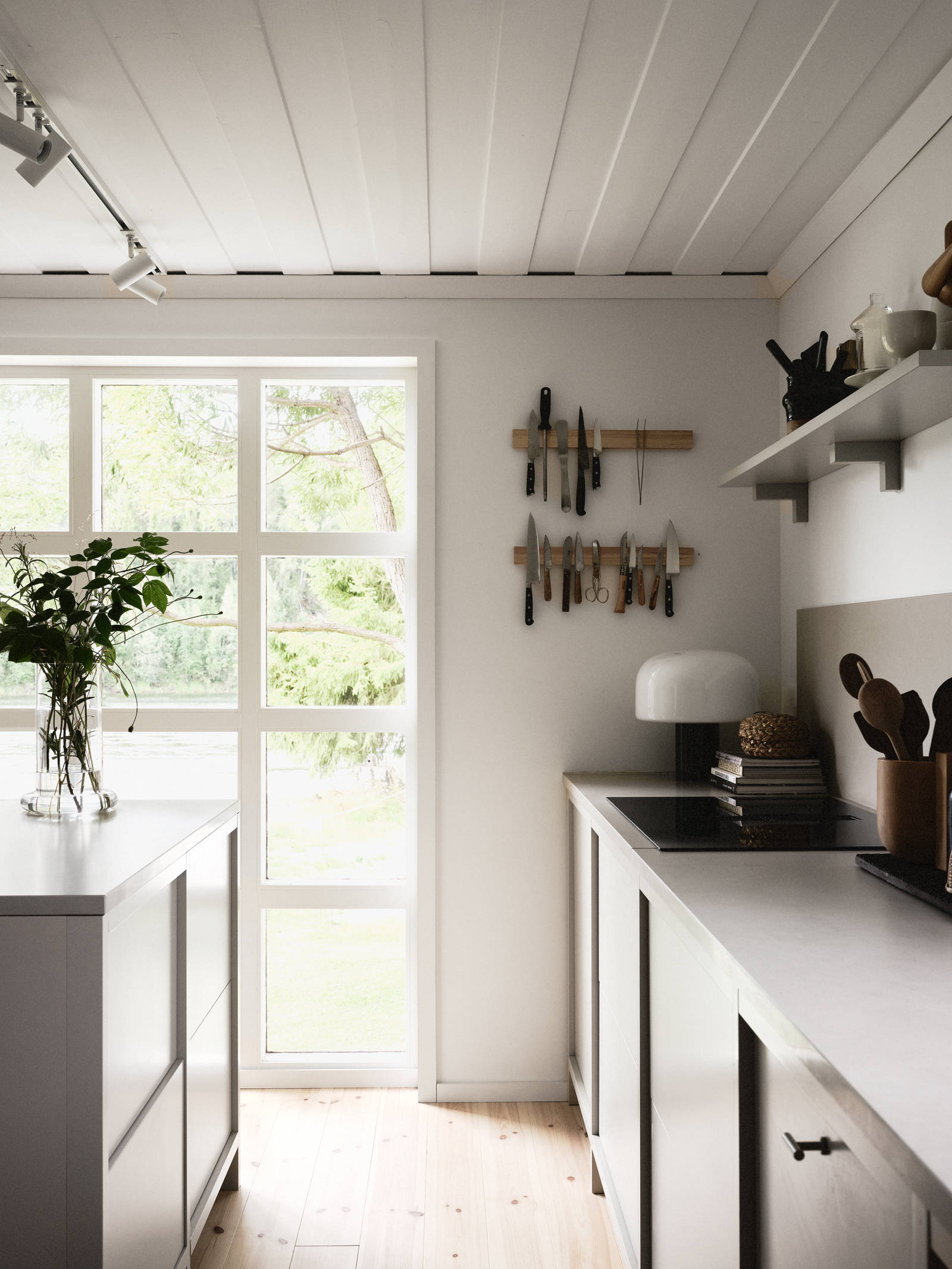 Lotta Agaton har skapt et kjøkken som kombinerer funksjon og estetikk, der hver eneste detalj er nøye gjennomtenkt.