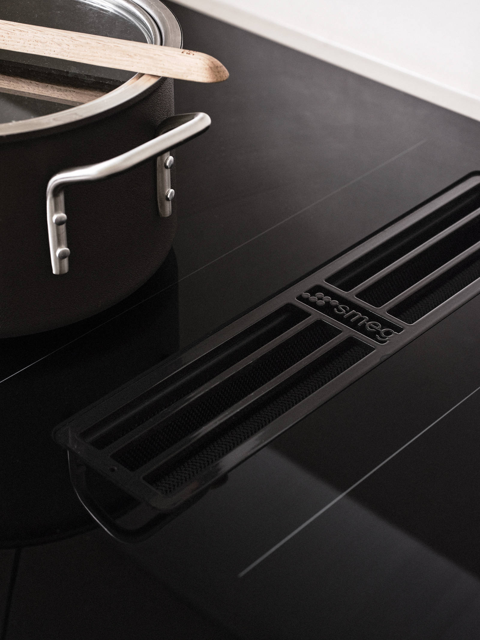 Lotta Agaton har skapt et kjøkken som kombinerer funksjon og estetikk, der hver eneste detalj er nøye gjennomtenkt.