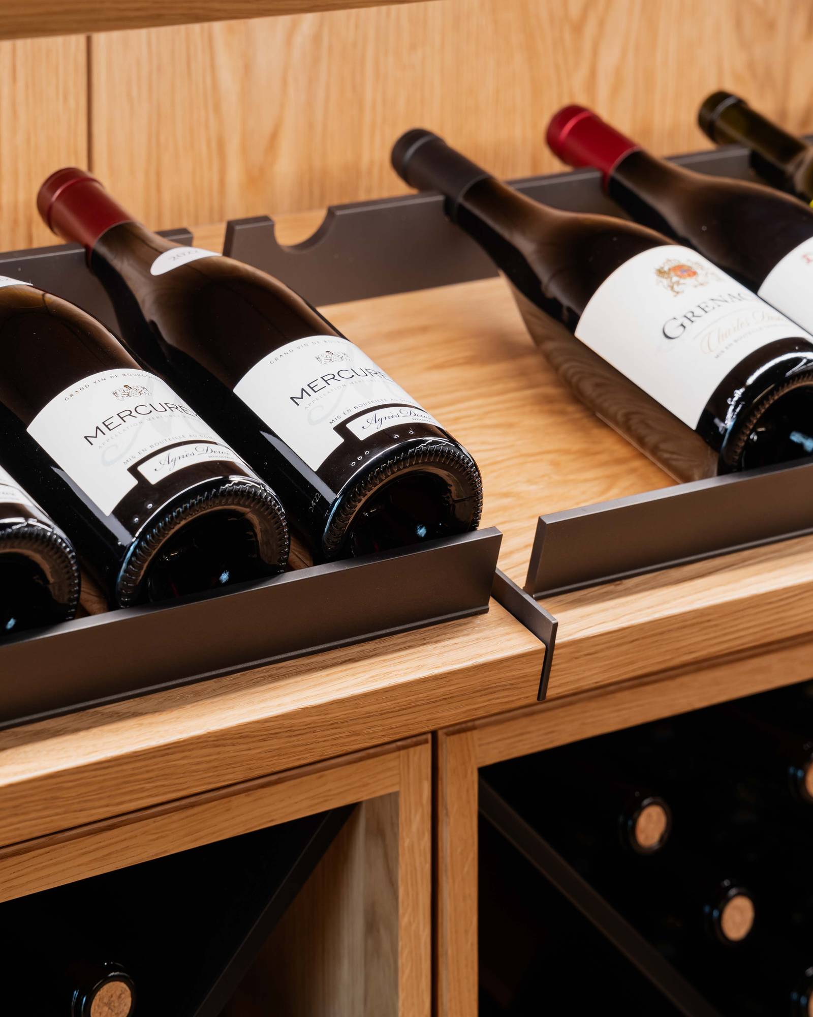 Vinkælder med skråtstillede hylder til flasker on display.