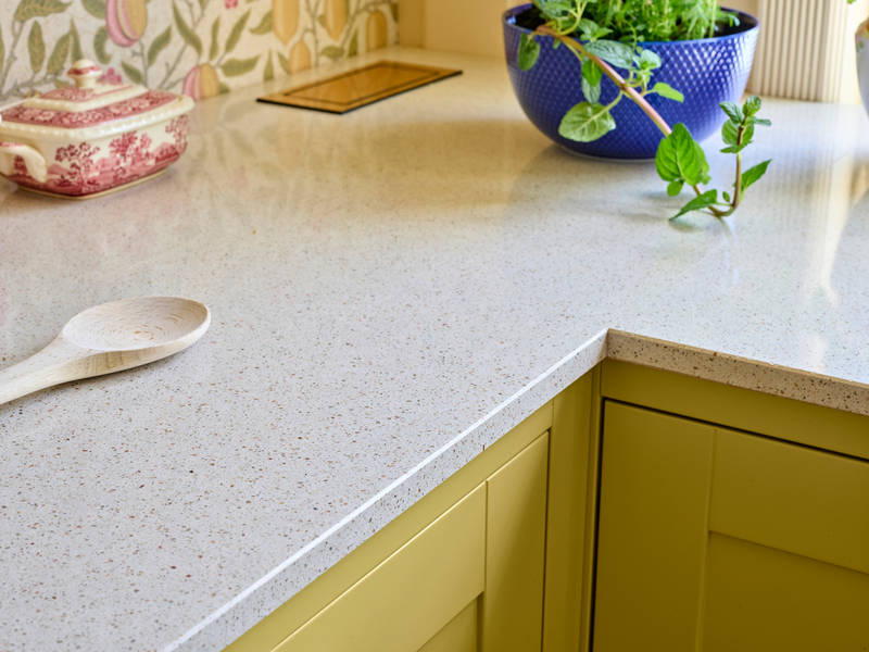 Nærbilde av silestone benkeplate i Scala inframe kjøkken