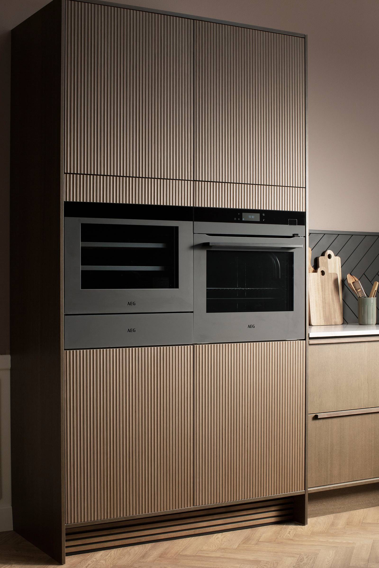 Forever Oak riflet højskab