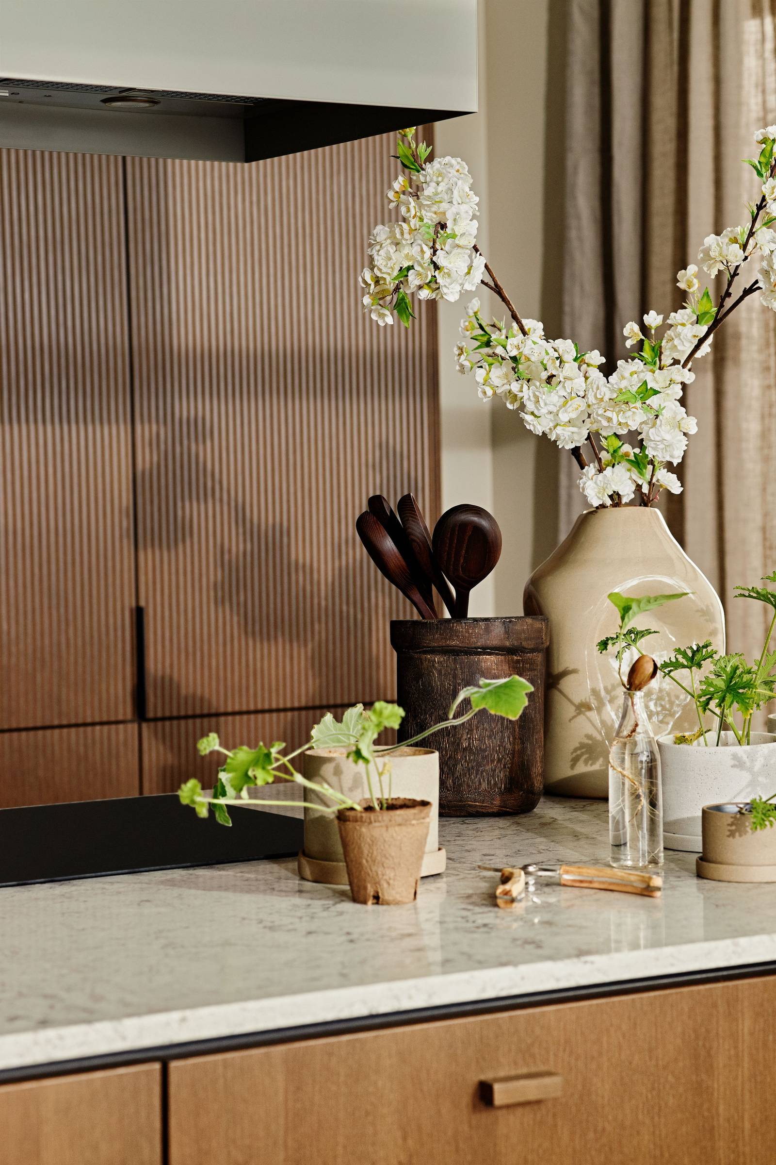 Brunbetsat ek-kök Signatur Ekbacken från Marbodal med köksö