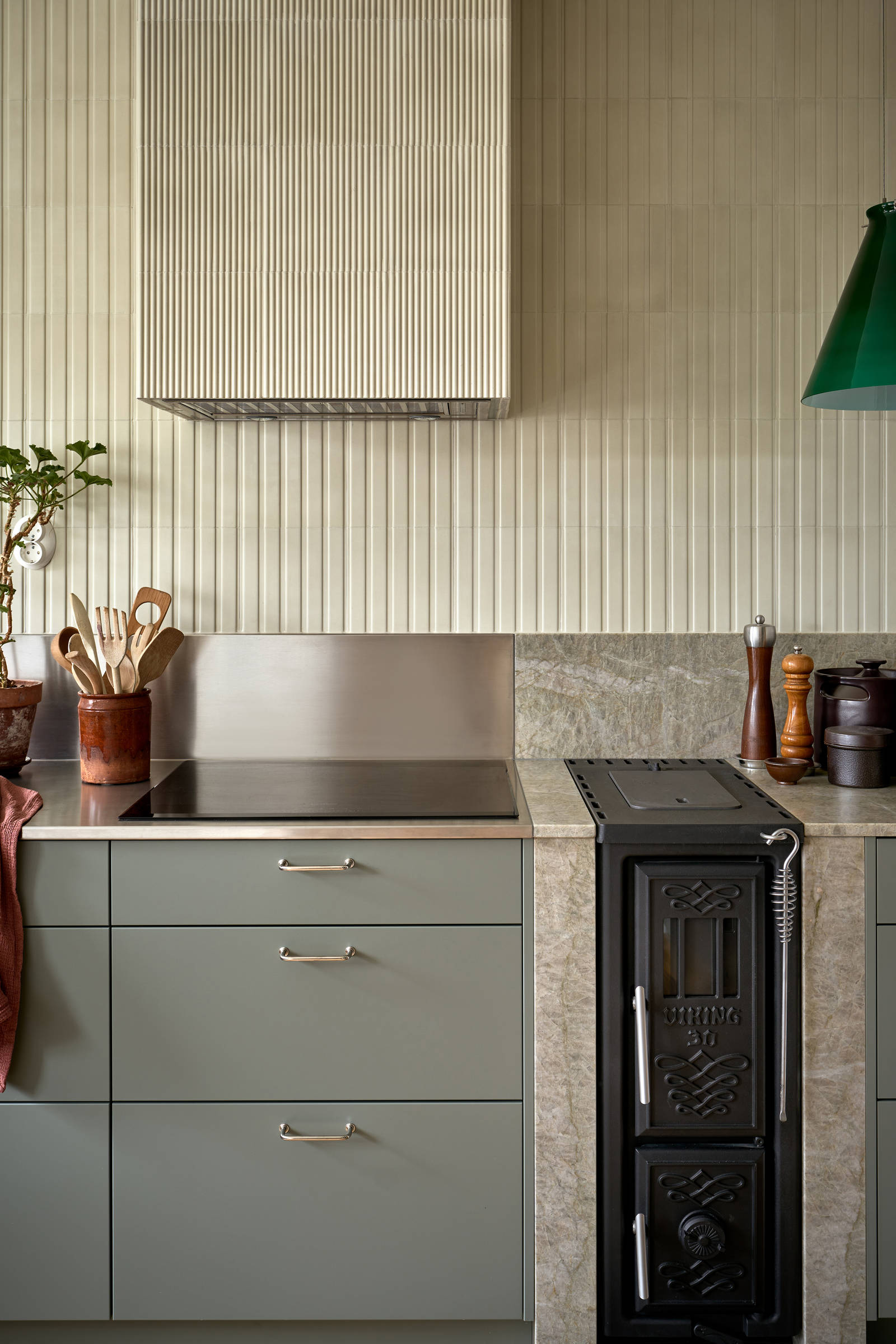 I et arkitekttegnet hus fra 1955 har Svante og Niclas fått sitt grønne drømmekjøkken.