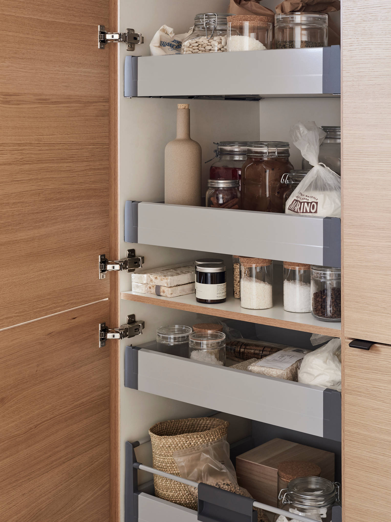 Marbodal - Speceriskåp med invändiga lådor. Kökslucka Arkitekt plus ek