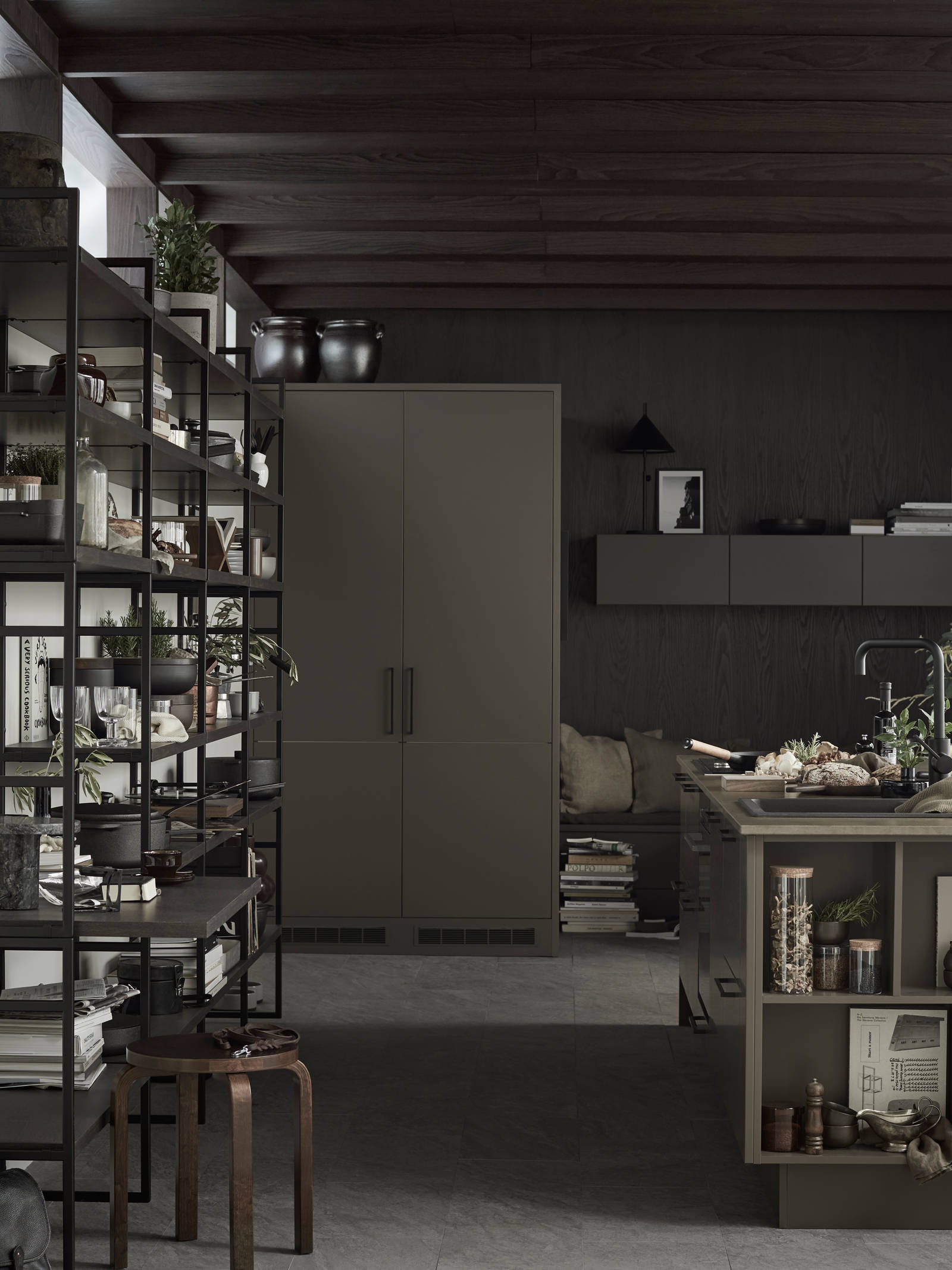 Line er en stilren kjøkkenmodell med et stort designregister. De slette MDF-frontene kan males i alle Sigdals standardfarger, eller valgfri NCS-farge mot et pristillegg.