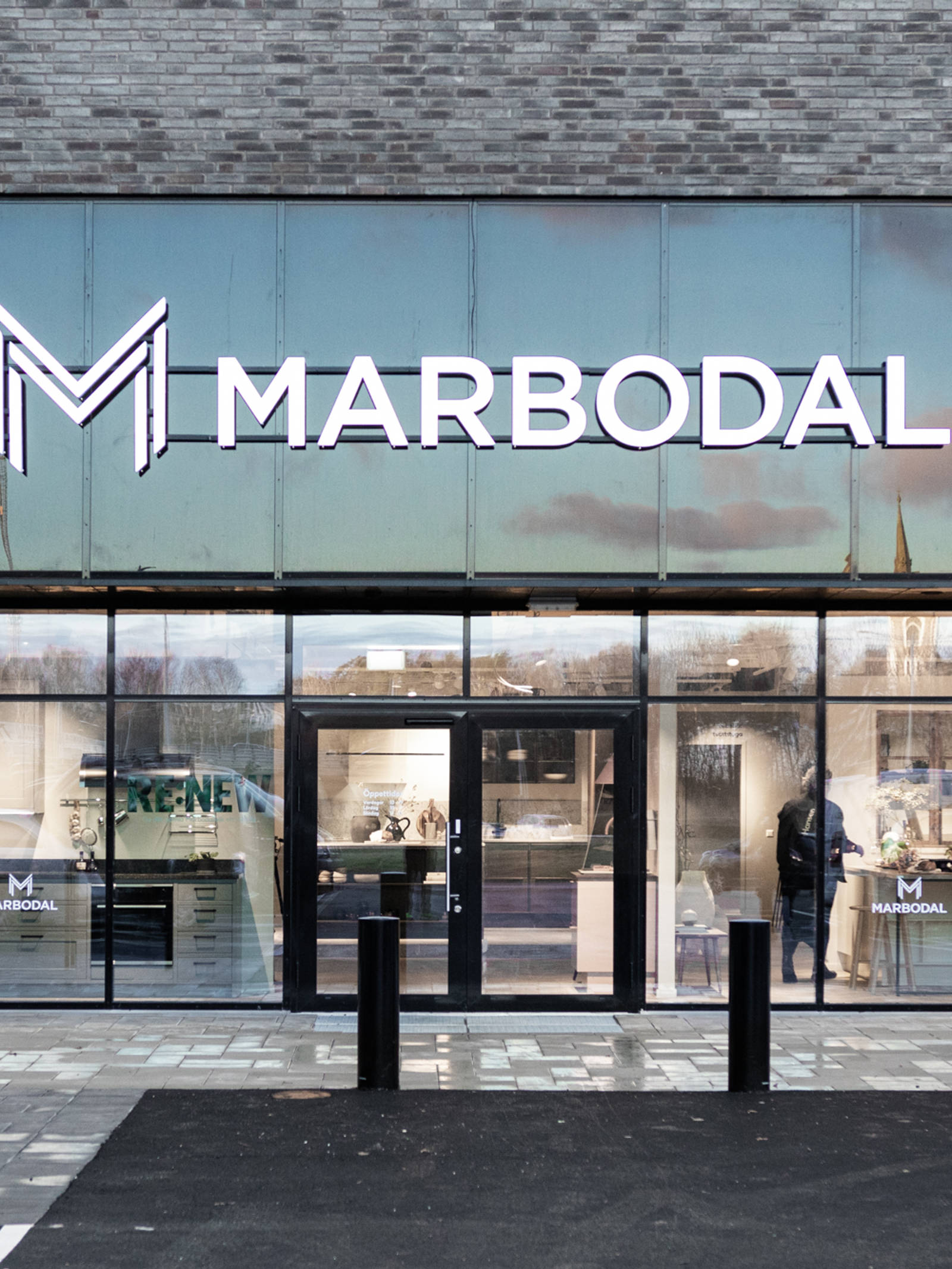 Fasad och entré till Marbodalbutik