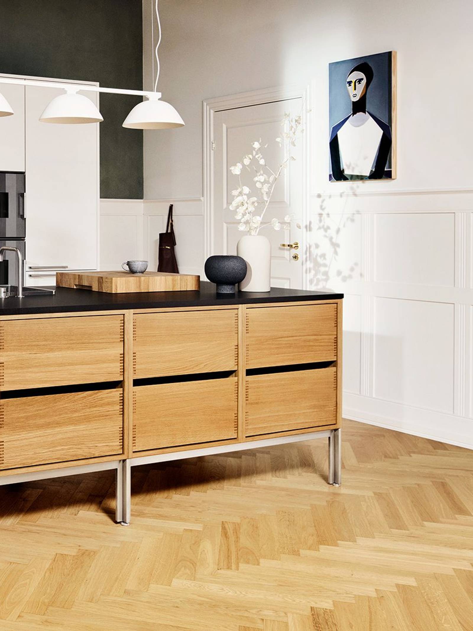 uno form har taget udgangspunkt i stifteren Arne Munchs allerførste køkkendesign, det klassiske møbelkorpus fra 1968, og derudfra skabt en komplet ny køkkenkollektion kaldet Copenhagen