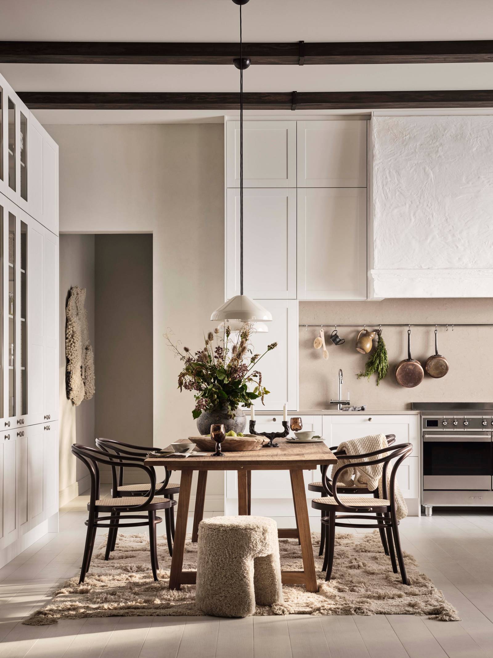 Scala er en tidløs kjøkkenmodell med sine karakteristiske slette fyllinger. Modellen passer like godt til moderne som klassiske kjøkken.