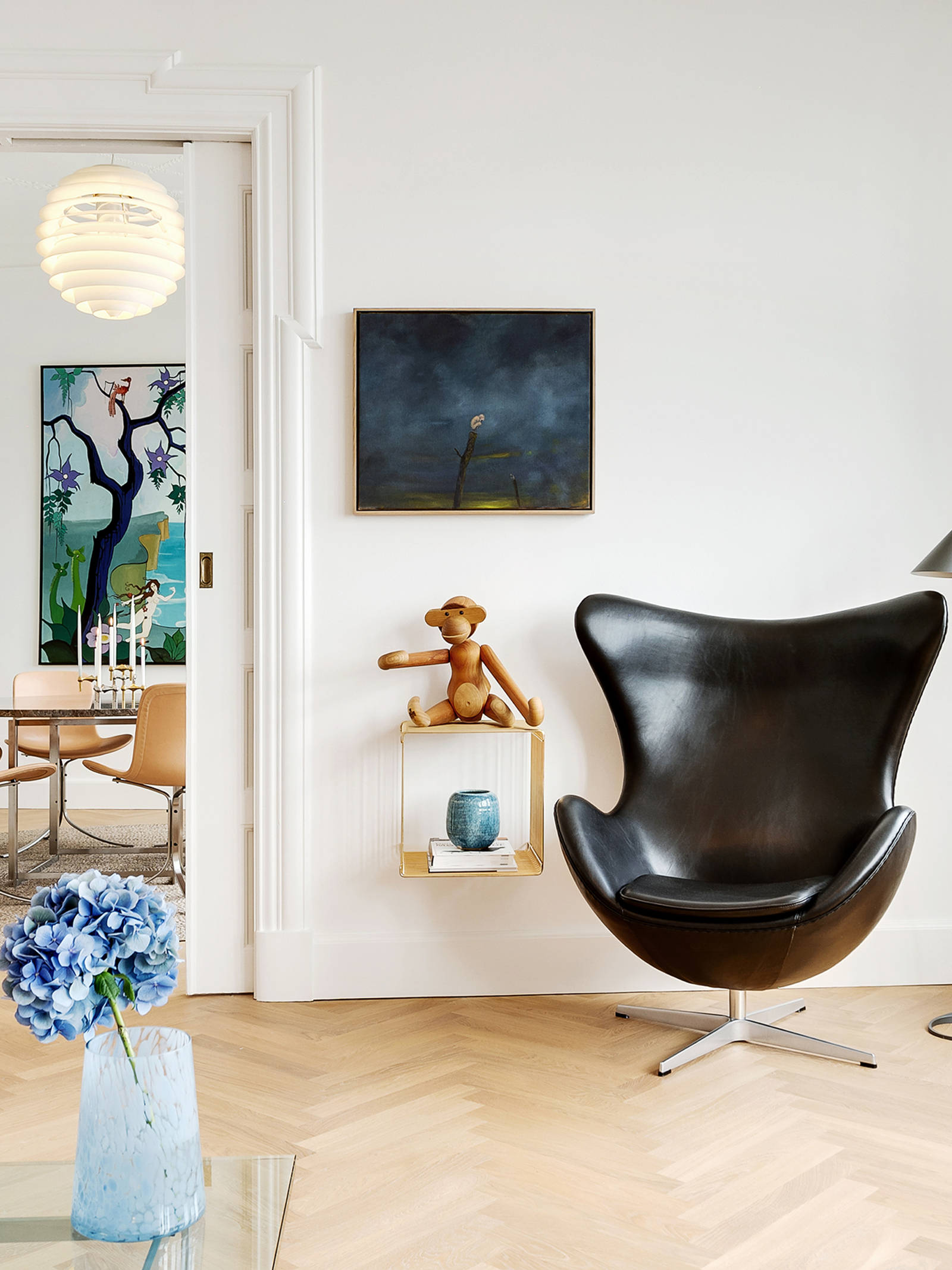 Stuer en-suite i herskabslejlighed i Aarhus med kunst og danske designklassikere