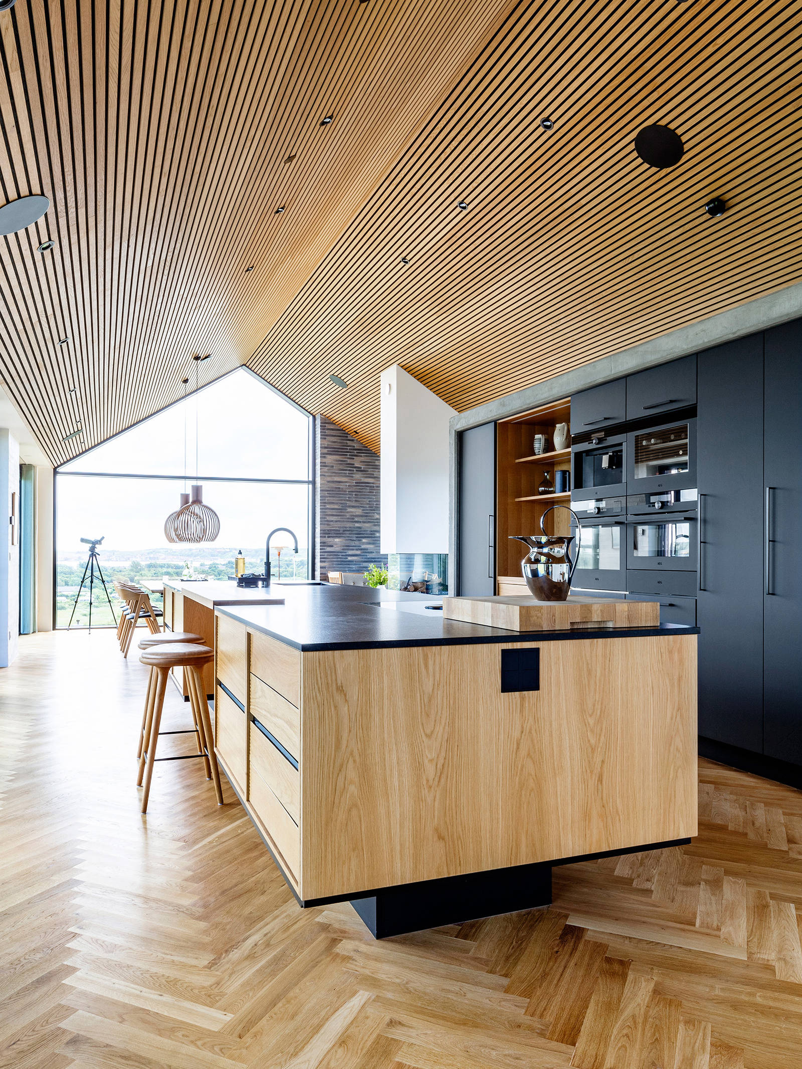 The large kitchen island forms the central focus point in the Scandinavian home