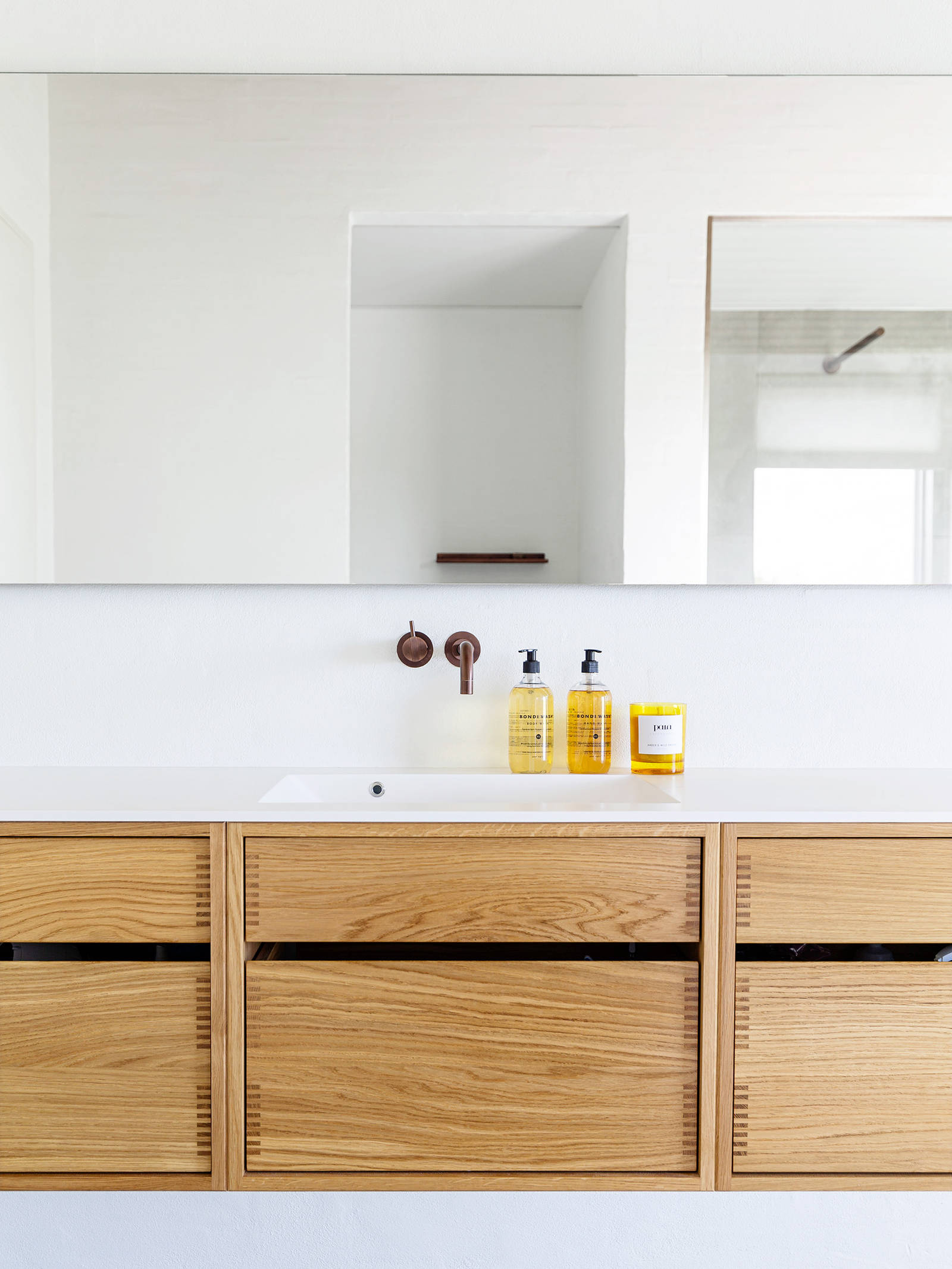 Wall-mounted Copenhagen cabinets for the bathroom