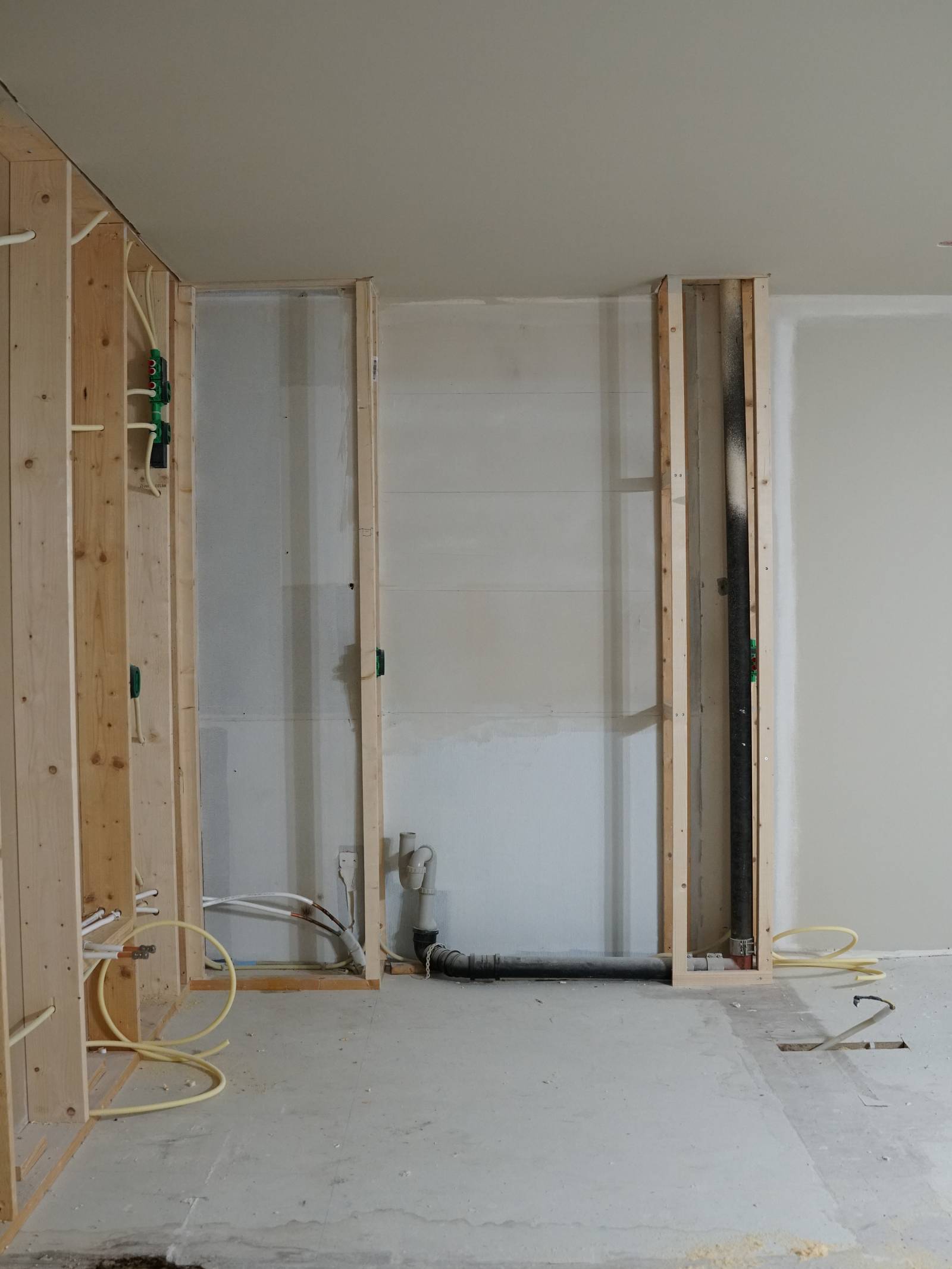 Stine Skoli på kjøkkenet sitt under oppussingen