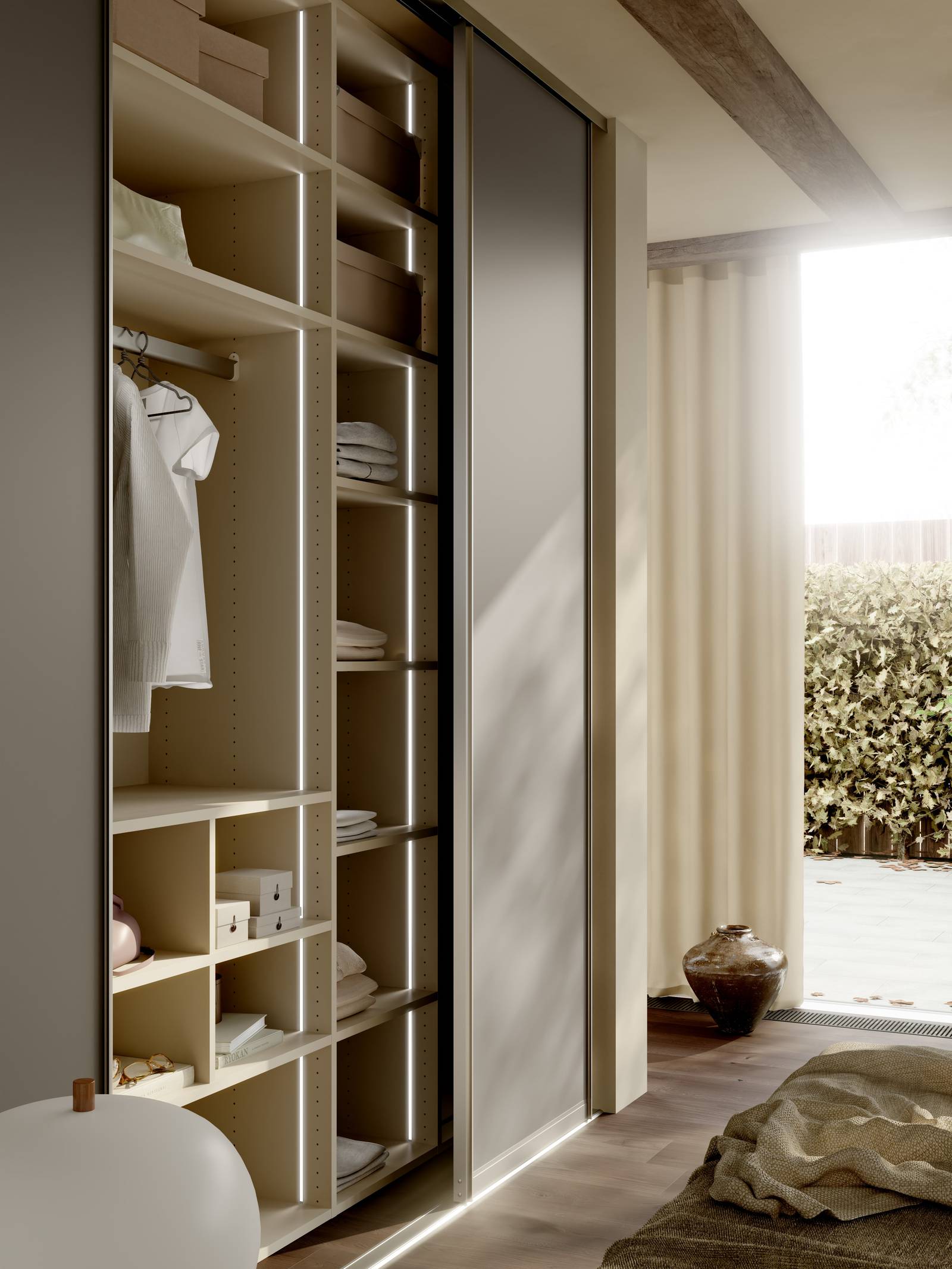 Garderober från Marbodal i färgen och stilen varm minimalism.