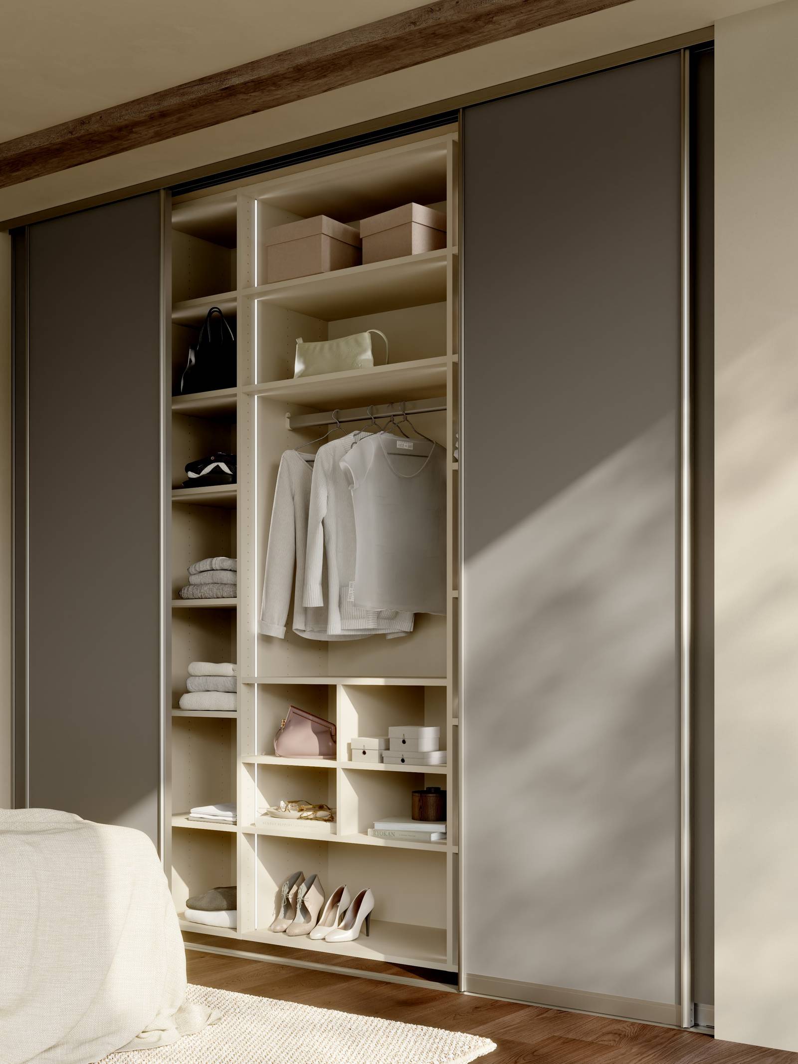 Garderober från Marbodal i färgen och stilen varm minimalism.