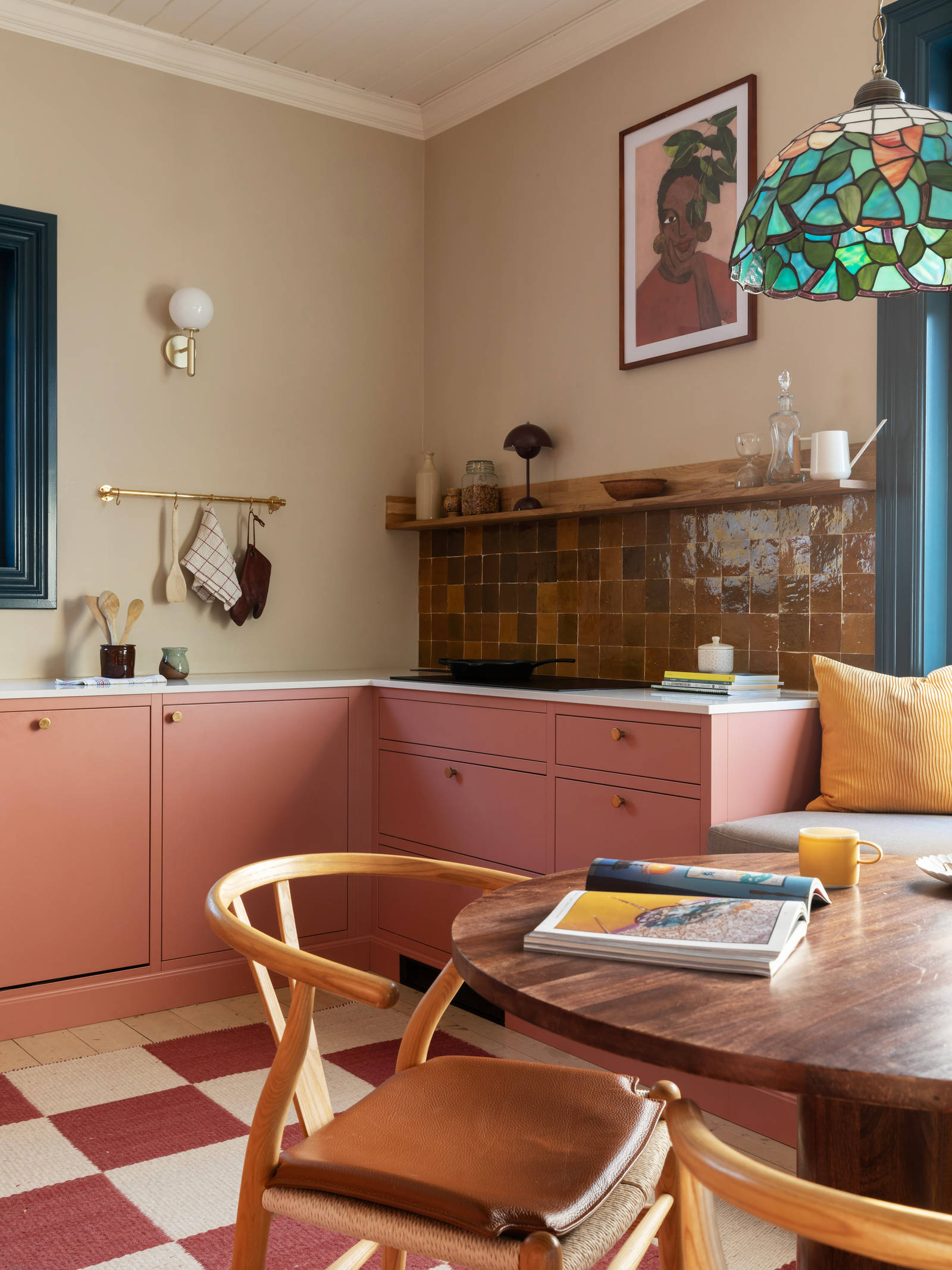 Med fargen Mild Sienna utviklet av Koi Fargestudio skapte familien et helt nytt kjøkken på Nordstrand.