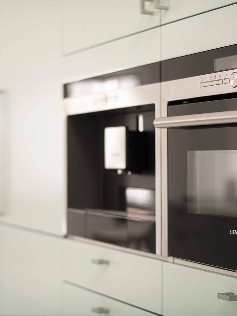 Denne modellen har et stort designregister. Med sine slette MDF-fronter i hele 15 forskjellige malte farger – pluss mulighet for fargetilpasset forkant på skrogene – gir Line deg absolutt alle muligheter.