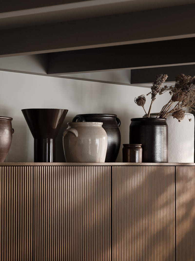 Marbodal Signatur Ekbacken - kökslucka räfflad fanera i brunbets kulör