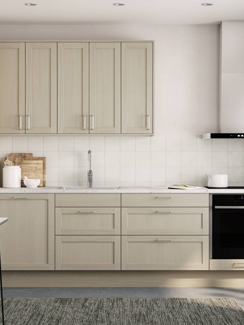 Rustikk og landlig kjøkkenmodell i heltre eik. Front med enkel ramme og slett fylling gjør at du kan variere uttrykket på kjøkkenet fra det helt moderne til det rustikke landlige preget alt etter hvilket tilbehør du velger.