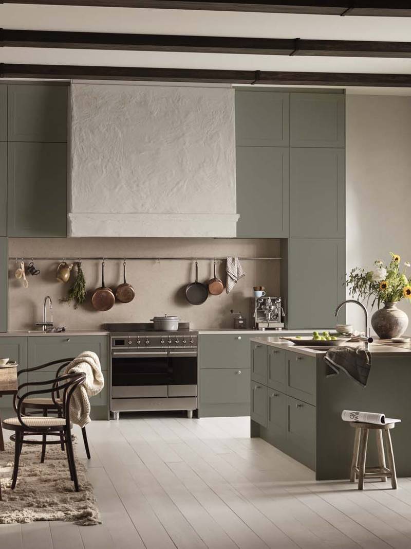 Scala er en klassisk kjøkkenmodell med moderne preg. Tidløs modell, med moderne linjer som gjør den relevant nå.