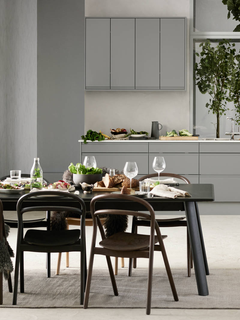 Marbodal Viken Åska - kök med integrerat fräst grepp i köksluckan.