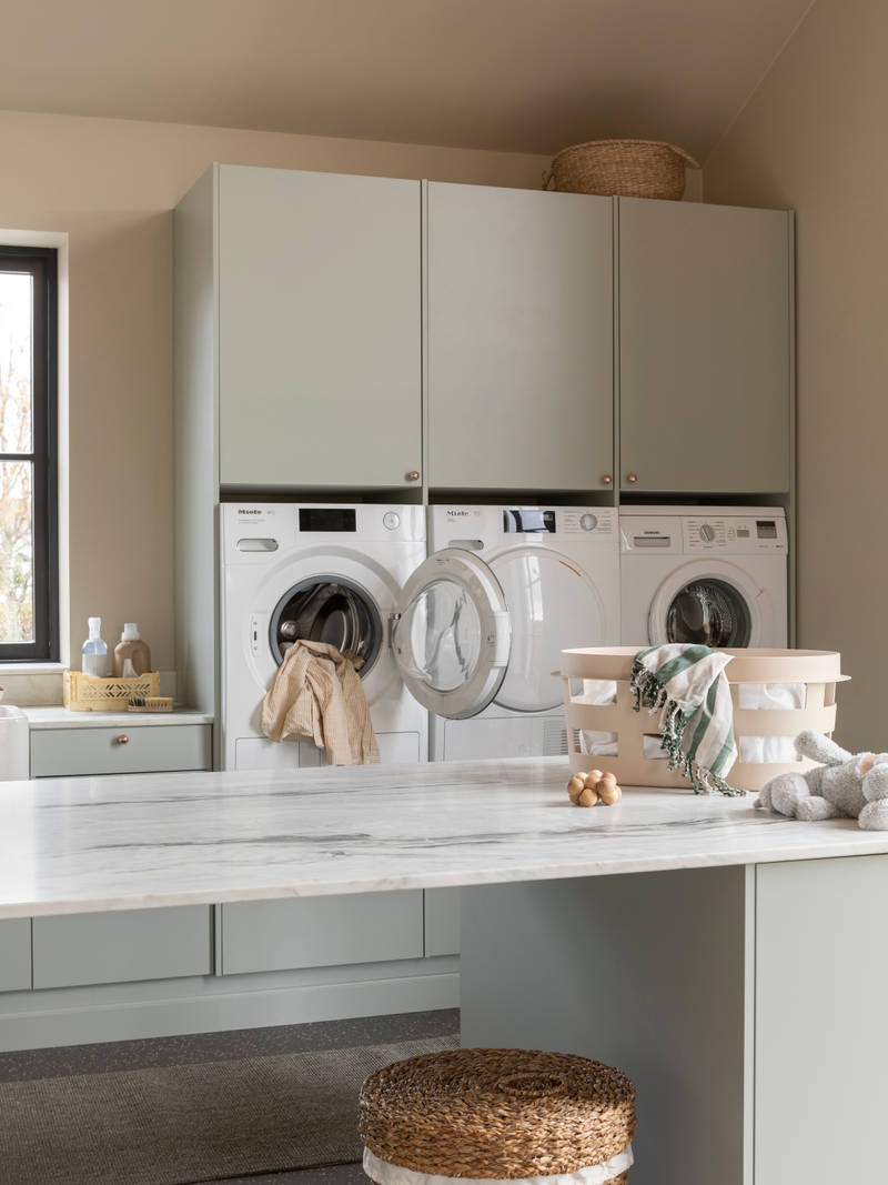 På 38 kvm har Kristin og Borgar Lindhjem laget et vaskerom utenom det vanlige med marmor og spreke fargevalg.