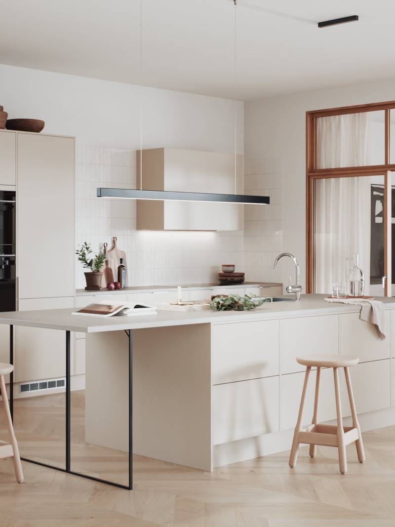 Hyperpraktisk lingrønn kjøkken som fåes i 8 nøye utvalgte farger med renholdsvennlige fronter i malt slett MDF, matchende hette, laminat benkeplate, kjøkkenøya med bardisk og metallben i en ende.