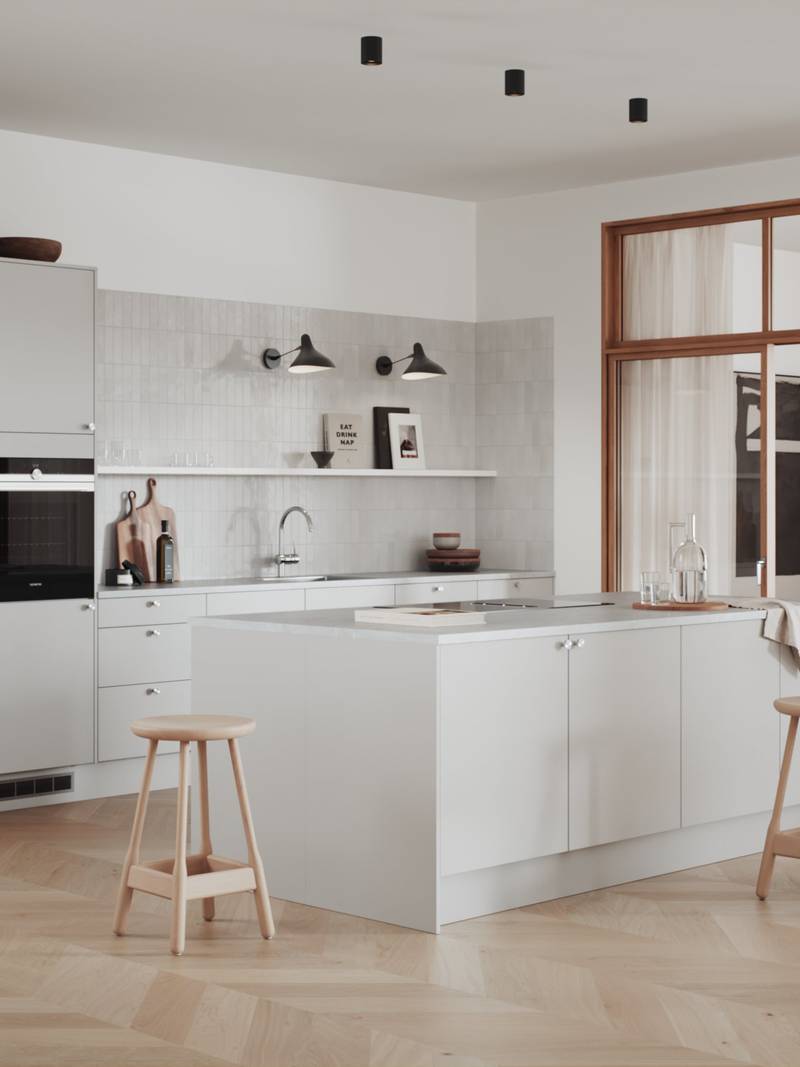 Hyperkäytännöllinen vaaleanharmaa keittiö, jossa on helposti puhdistettavat etupinnat maalattua tavallista MDF-levyä.