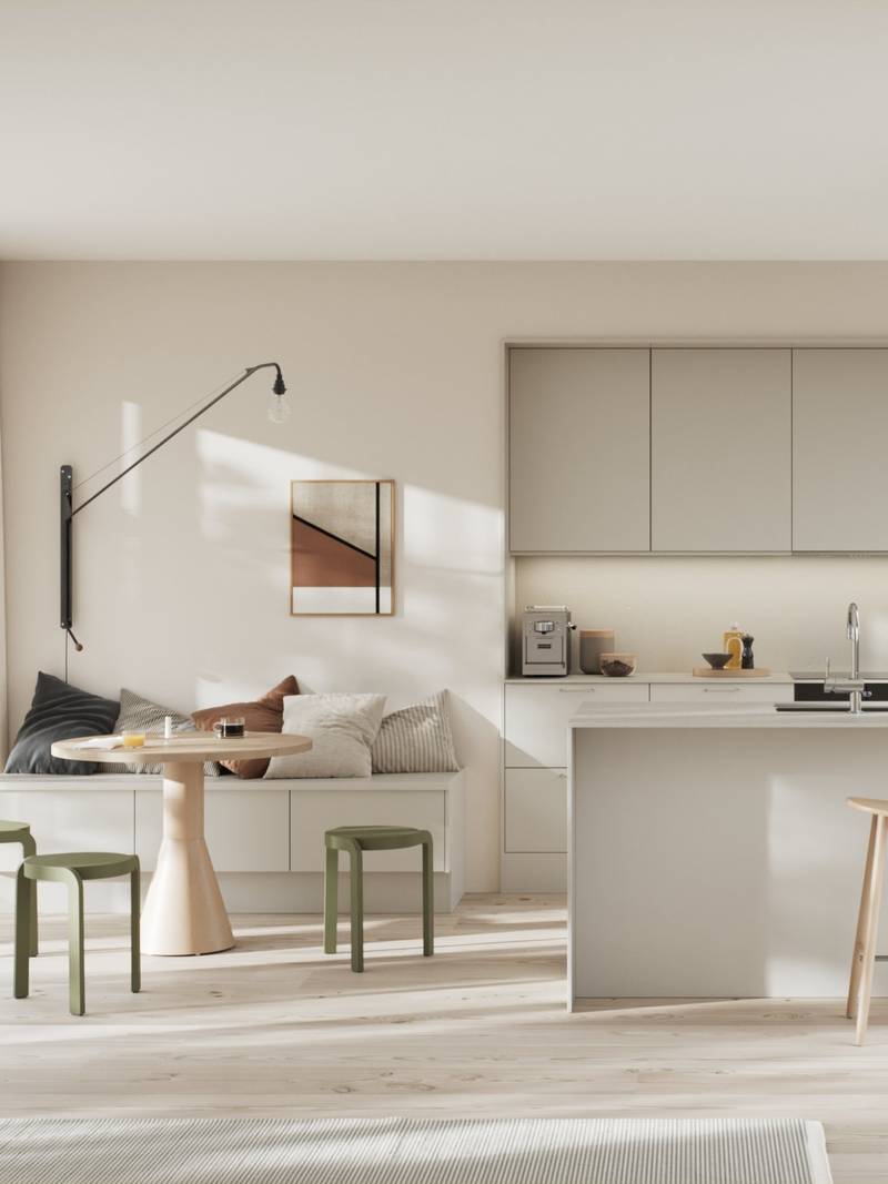 Moderne kjøkken i beige høytrykkslaminat med betong laminatbenkeplate, stål håndtak, bardisk i kjøkkenøya med tre stoler og sittbenk i matchende skap med spisebord i lys tre