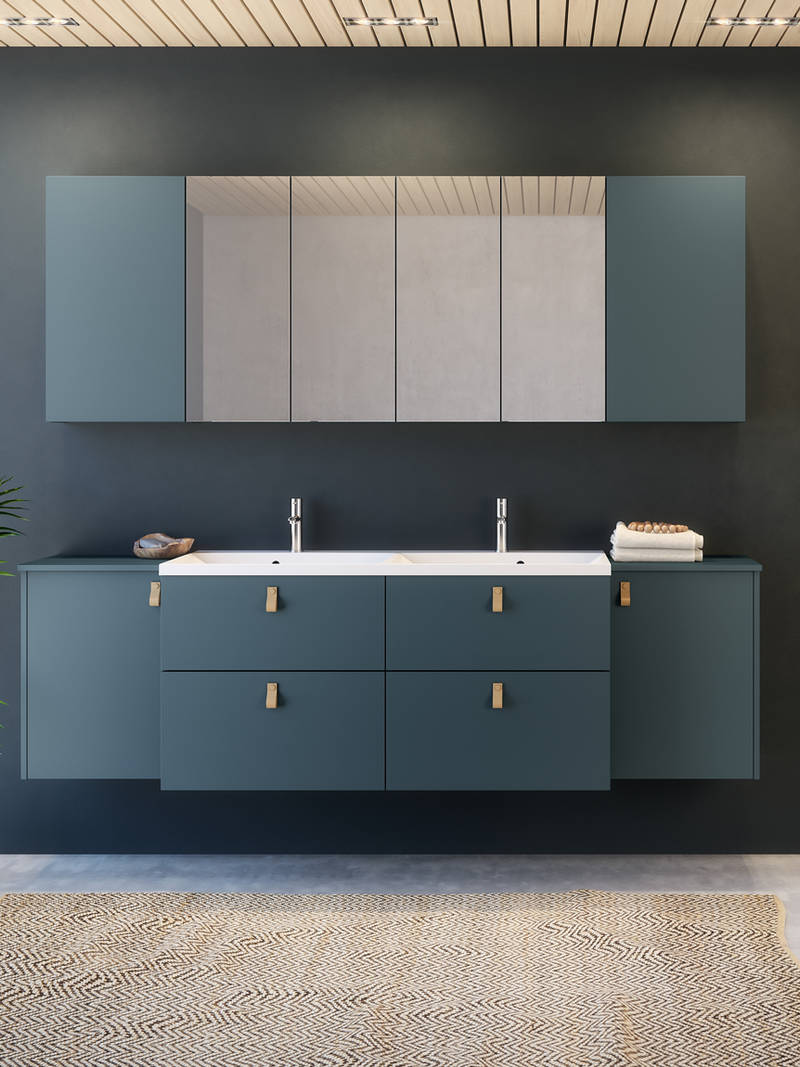 Slett overflate på innredningen gir deg et bad med den delikate følelsen av hygiene og renhet. Modellen kan males i alle standard farger, du kan også blande din egen farge mot et pristillegg.