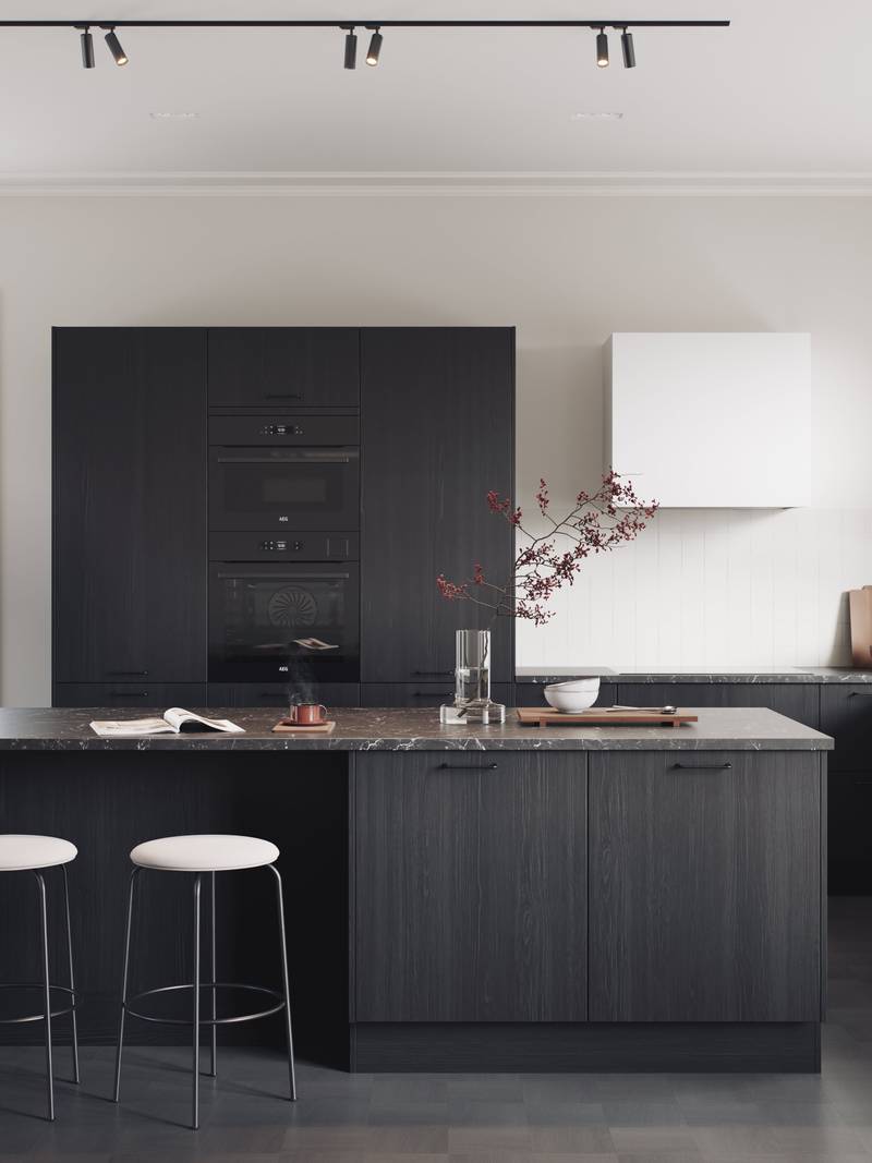 Moderni keittiömalli, jossa sileät ja kestävät melamiinipinnoitetut etupinnat pystysuorassa puurakenteessa, ruskea tammi ja marmoritaso