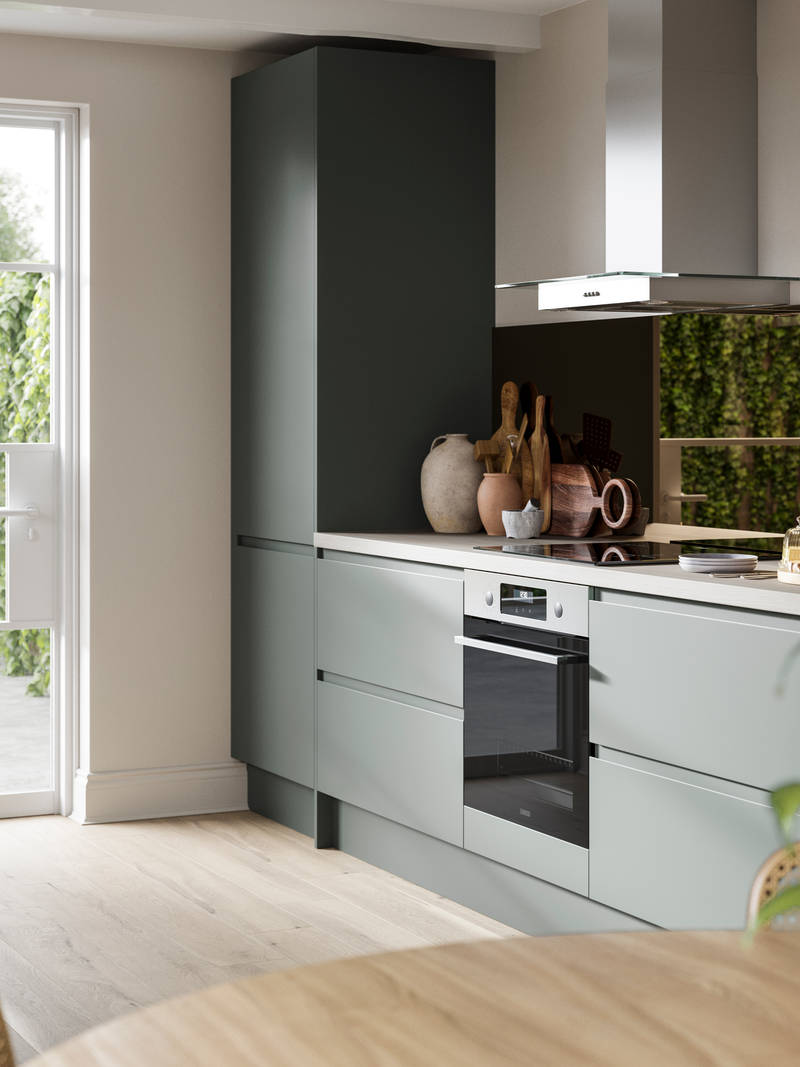 Minimalist kitchen Luna, in a green shade, with its integrated handle that gives any kitchen a beautiful, sleek finish.
