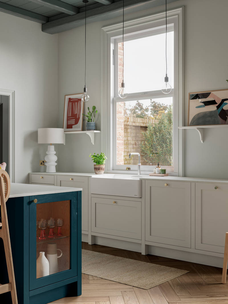 Traditional shaker kitchen Wardley with modern shades and decorations. A blue kitchen island.