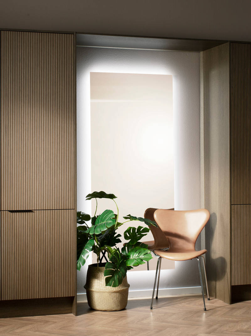 Forever Oak garderobeskab med riflede fronter