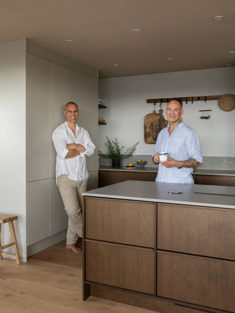 Knut og Kjartan i kjøkkenet fra Sigdal, Favn Nøtt og Line Kalkgrå