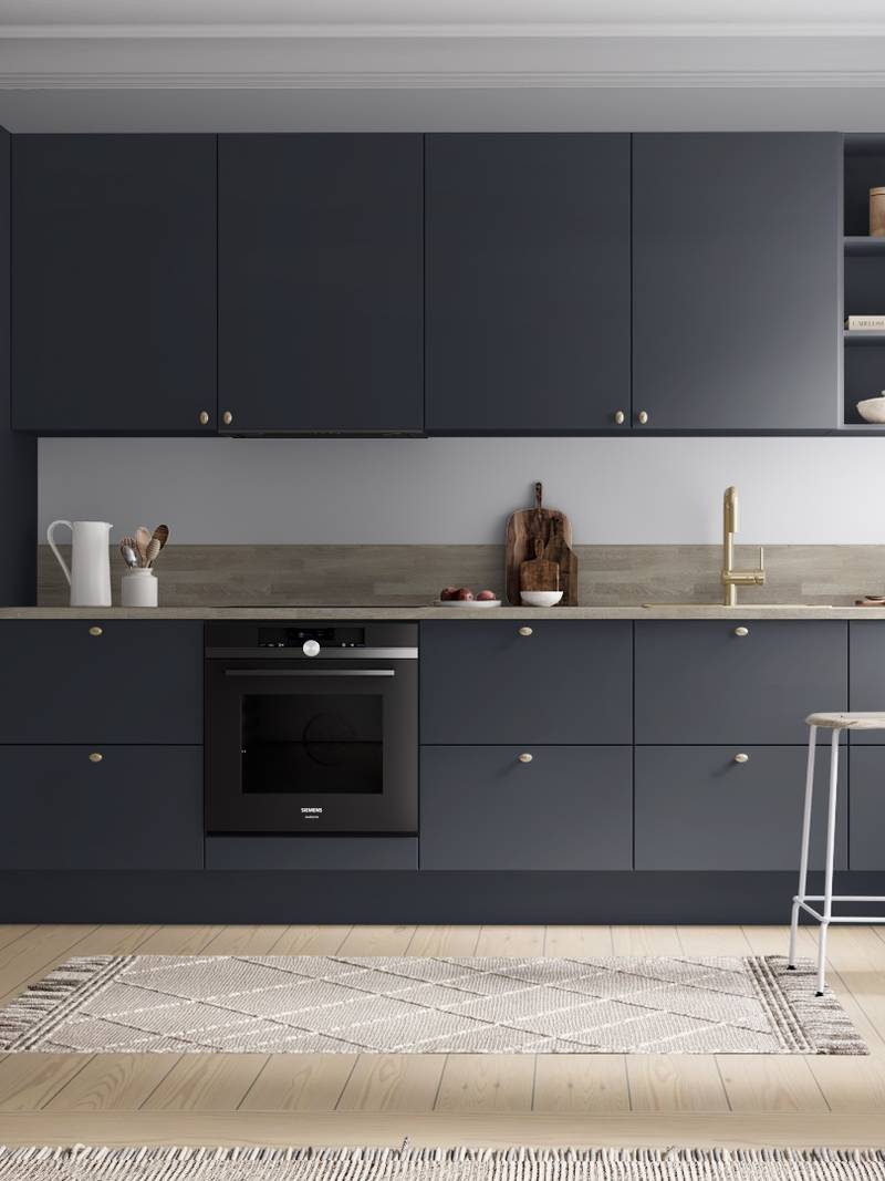 Uno er en kjøkkenmodell som passer alle kjøkken enten på hytta, i huset på landet eller leiligheten i byen. Velg blant våre standardfarger, eller akkurat den fargen du ønsker deg.