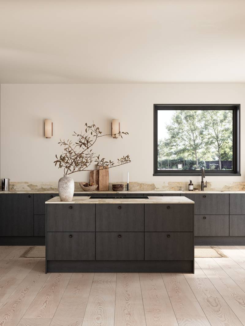 Favn er et kvalitetskjøkken inspirert av naturen. En vakker front i stående finer som gir hele kjøkkenet liv.