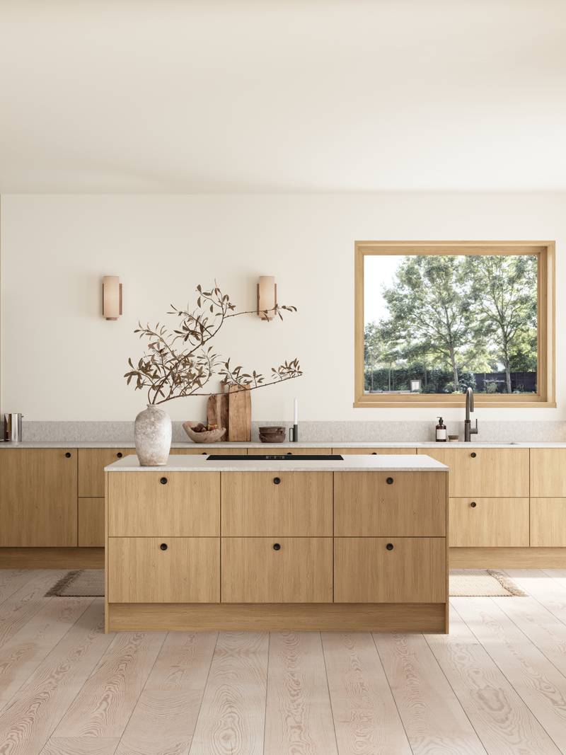 Favn er et kvalitetskjøkken inspirert av naturen. En vakker front i stående finer som gir hele kjøkkenet liv.