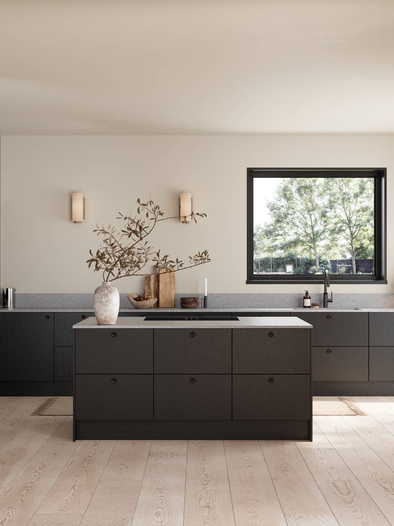 Favn er et kvalitetskjøkken inspirert av naturen. En vakker front i stående finer som gir hele kjøkkenet liv.