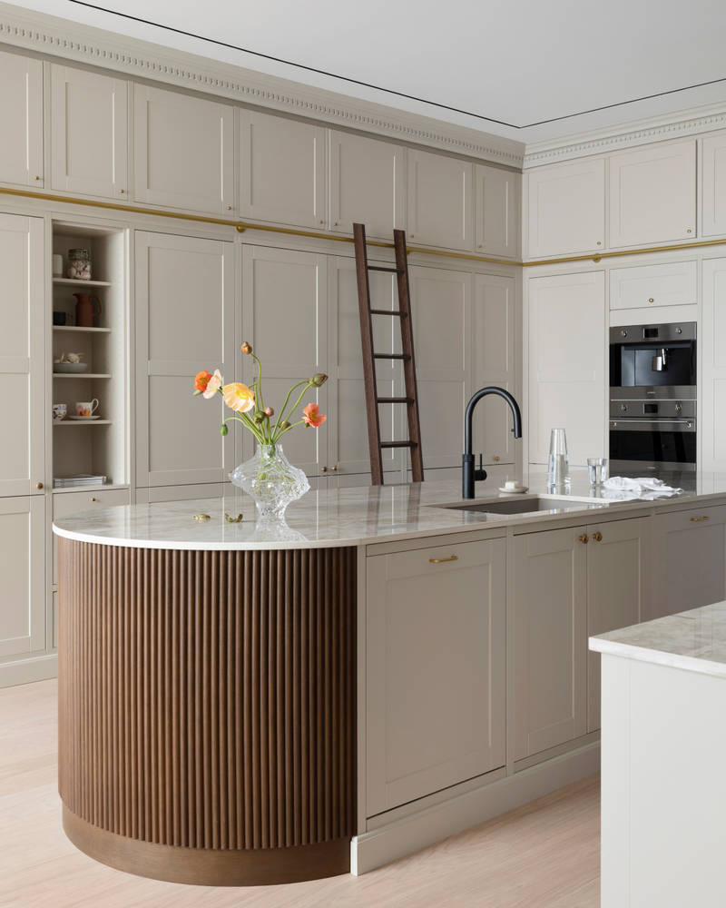 Vår vakre Scala Inframe modell i fargen soothing beige på Lindhjem gård. 
Stylist: Maria Hove Vestre @mariahovevestre.
Fotograf: Anne Bråtveit @annemeranda_photo
Studio: @05oslo.