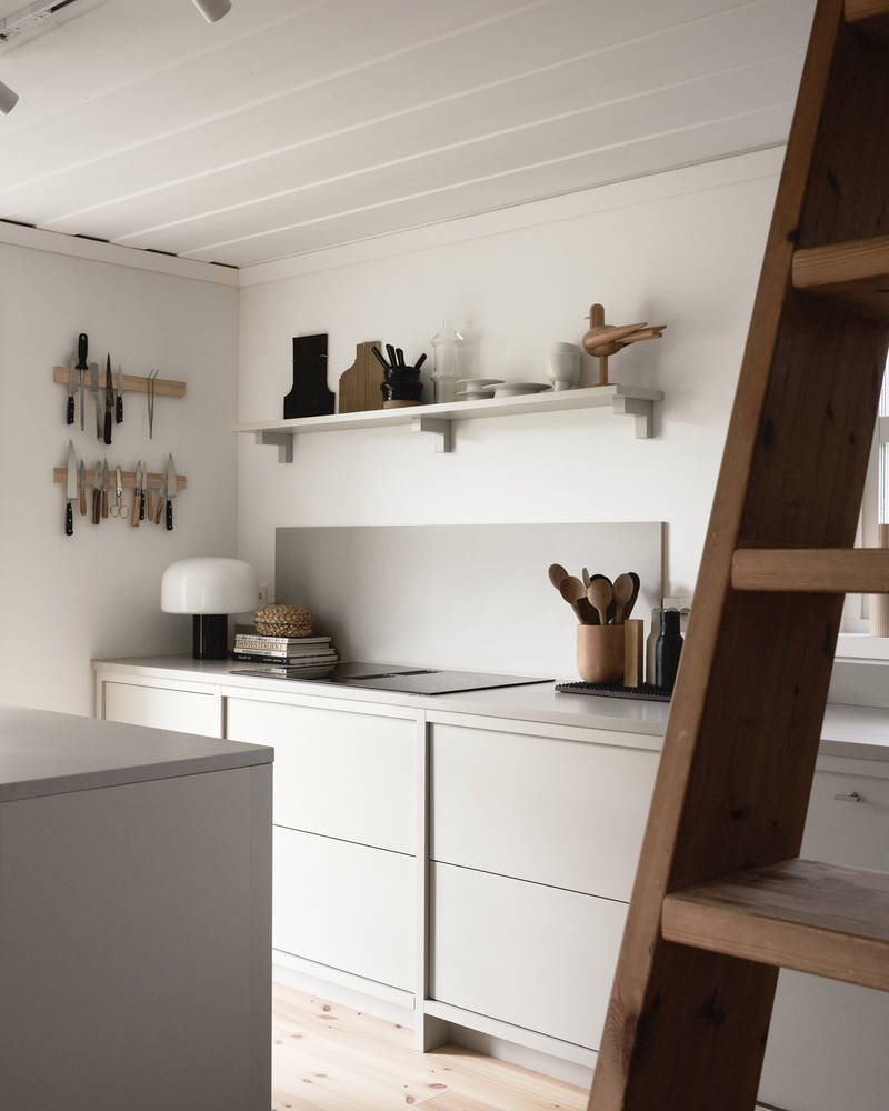 Inramat Arkitekt plus kök med ram i kulören Sand från Marbodal i Lotta Agatons landställe i Piteå